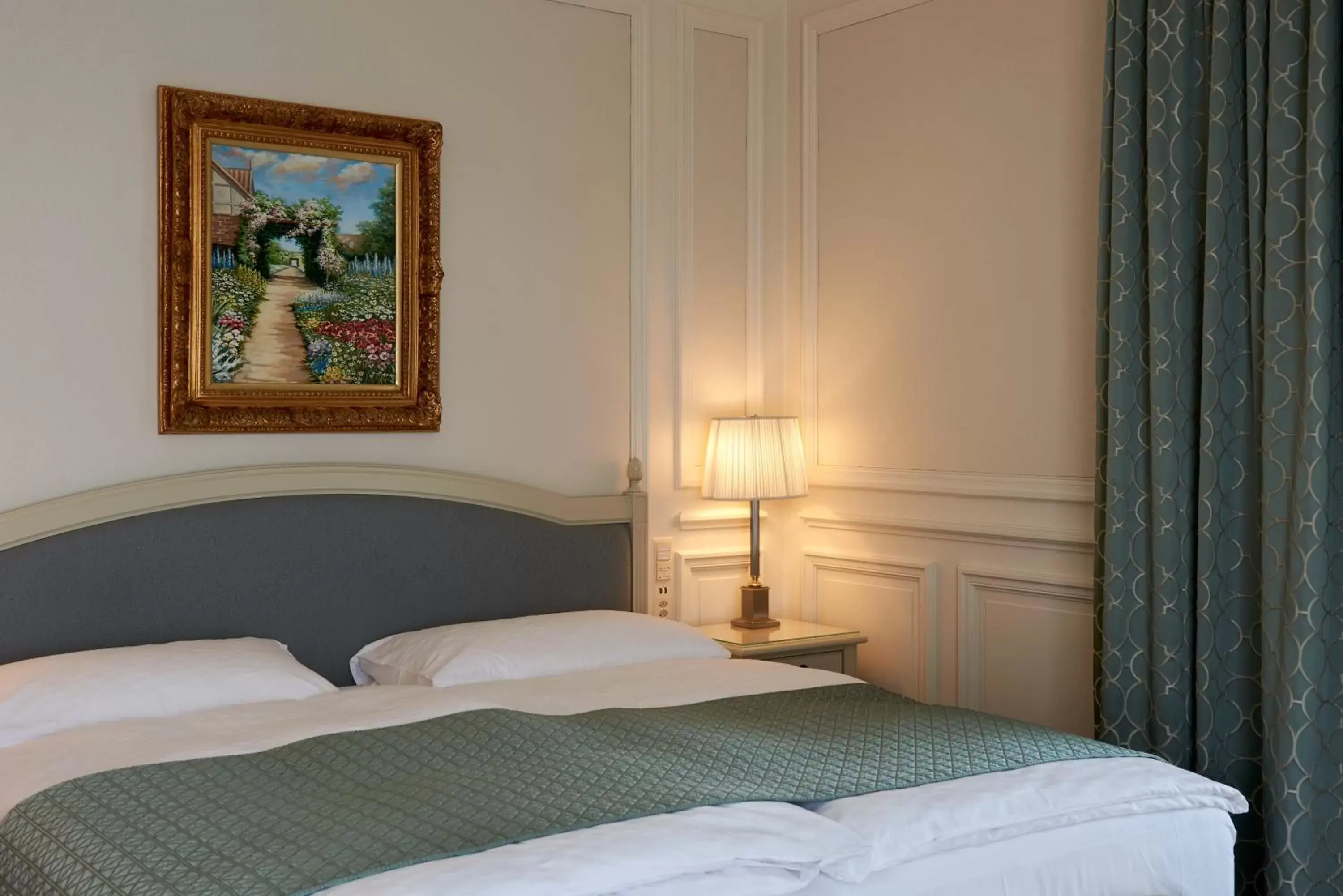 Bed in Le Mirador Resort & Spa
