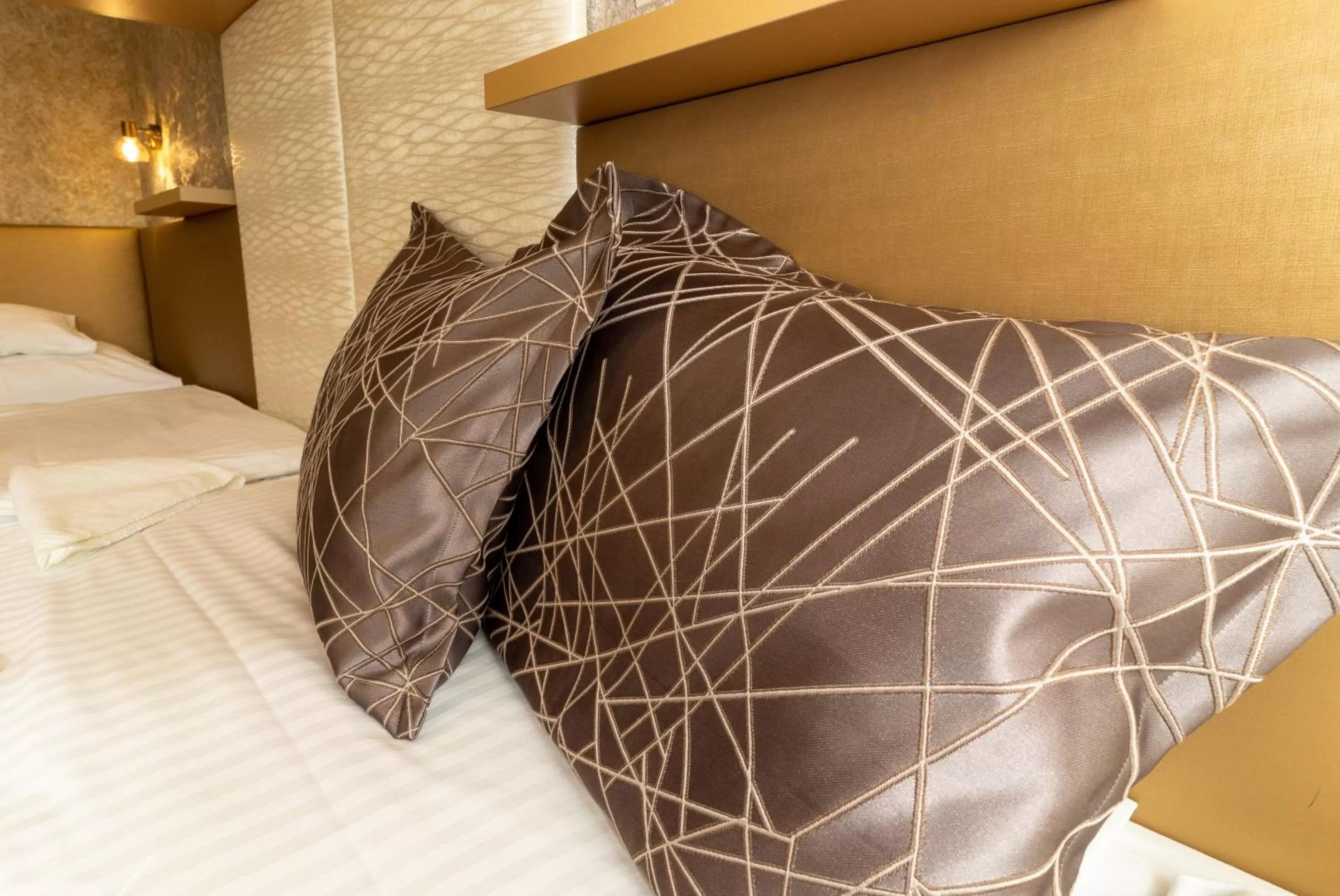 Bed in Teátrum Boutique Hotel