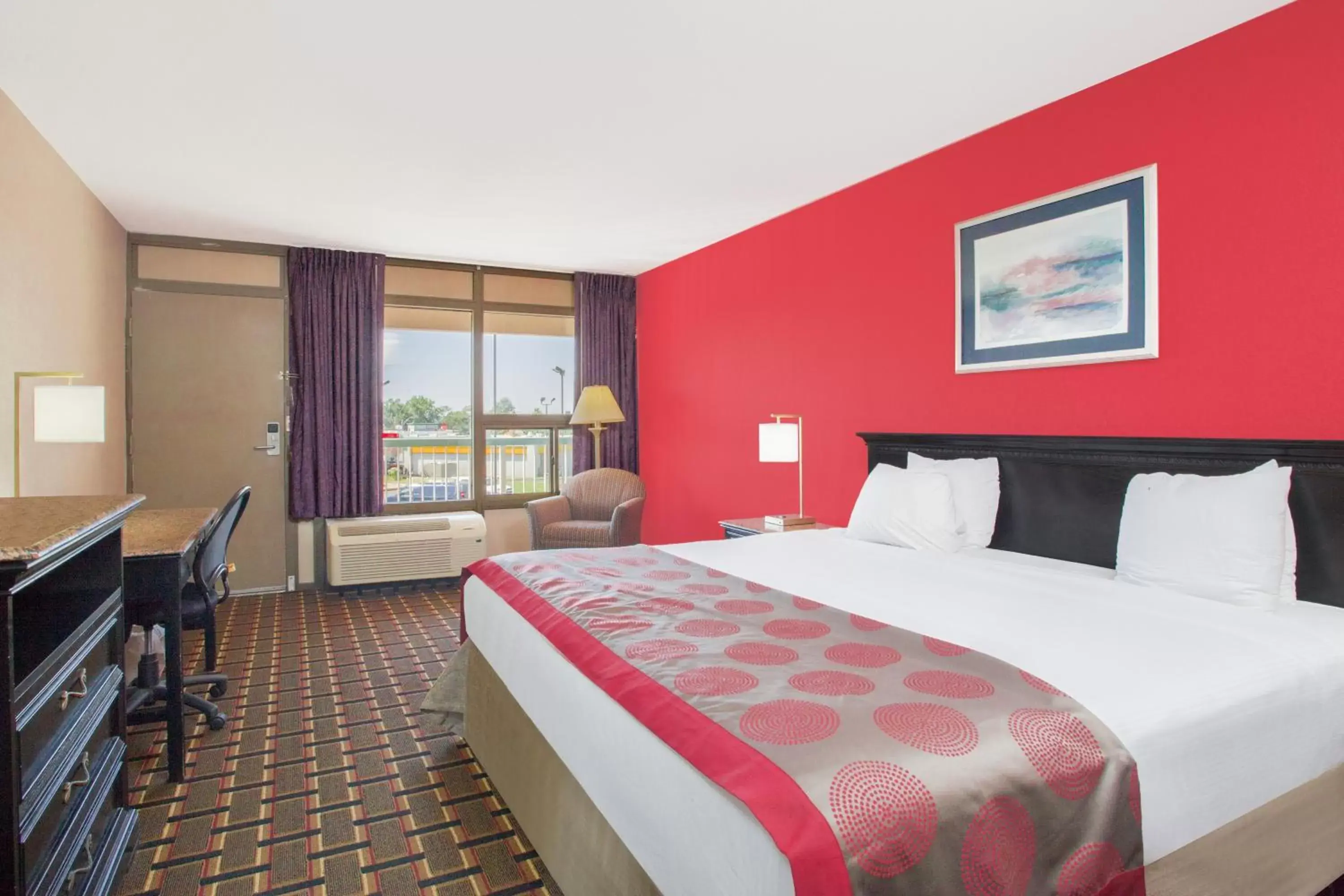 Bed in Ramada by Wyndham Edgewood Hotel & Conference Center