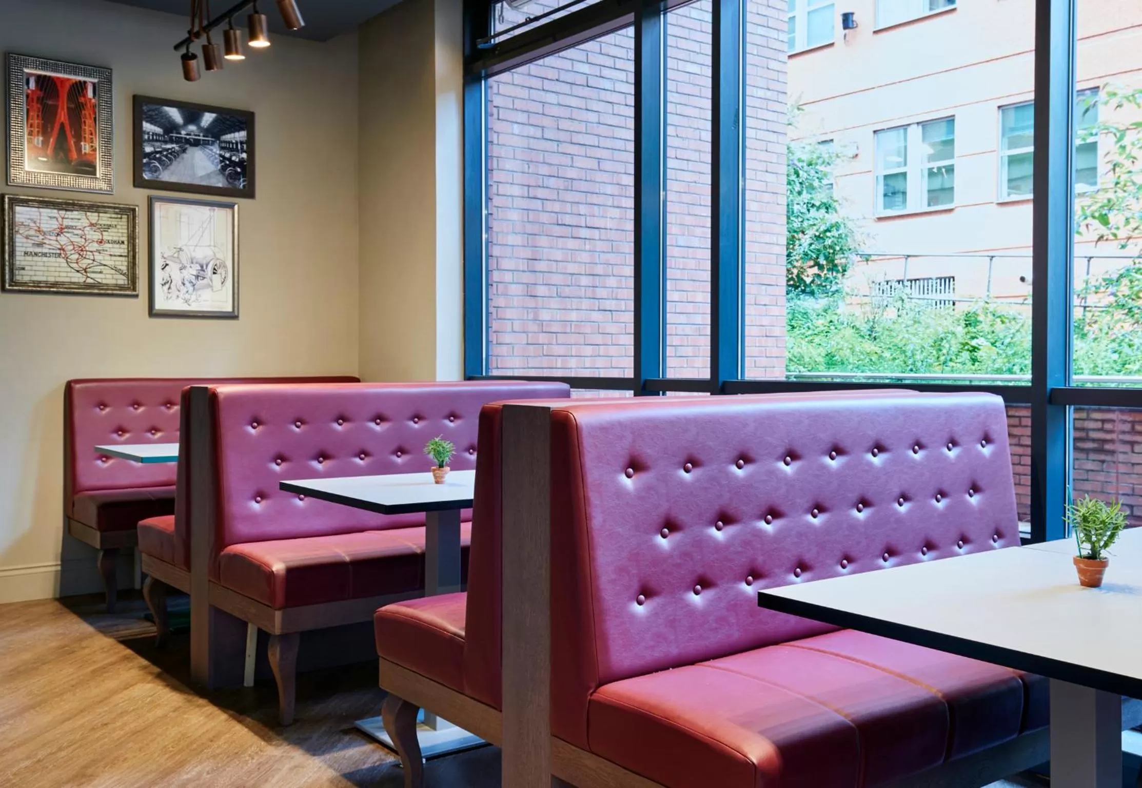 Restaurant/places to eat in Leonardo Hotel Manchester Central