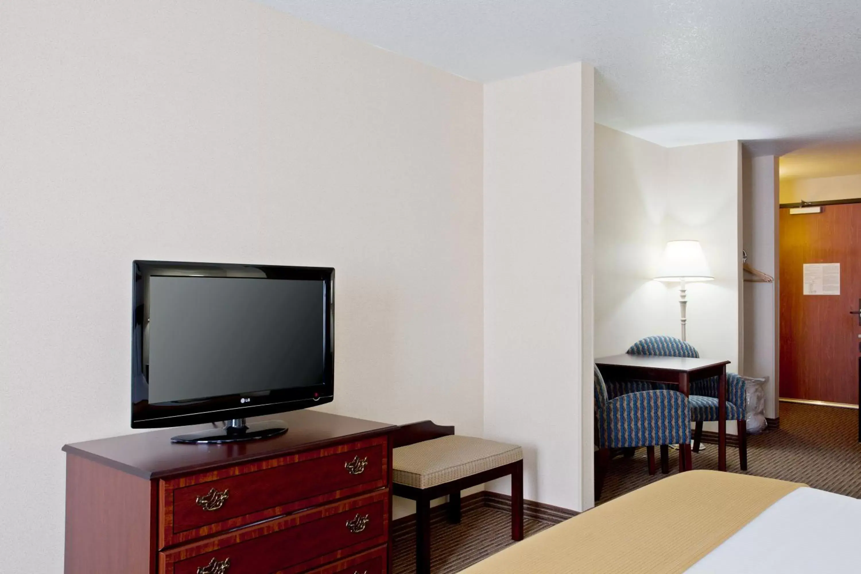 TV and multimedia, TV/Entertainment Center in Holiday Inn Express & Suites Jackson, an IHG Hotel
