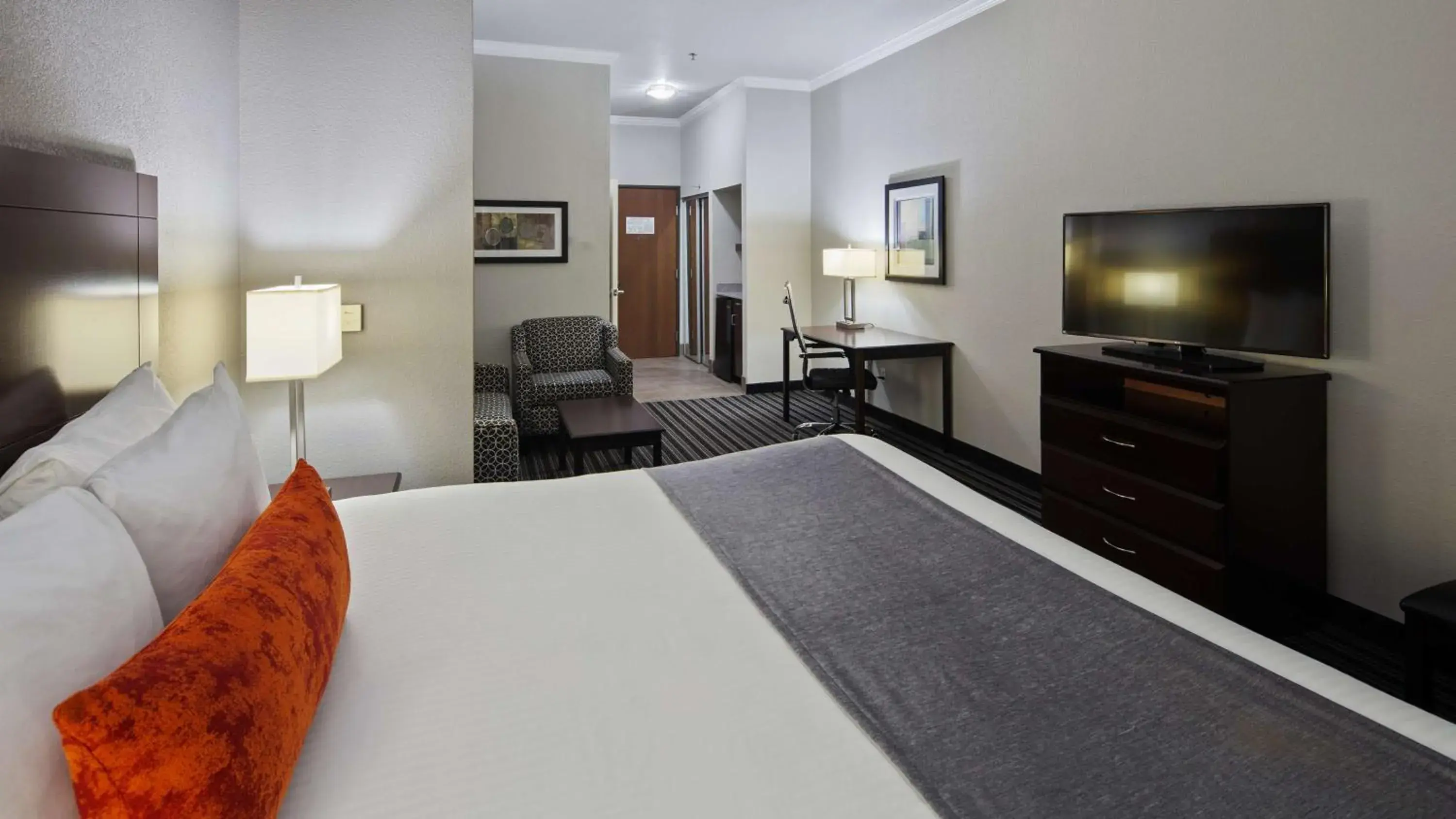Photo of the whole room, TV/Entertainment Center in Best Western PLUS Austin Airport Inn & Suites