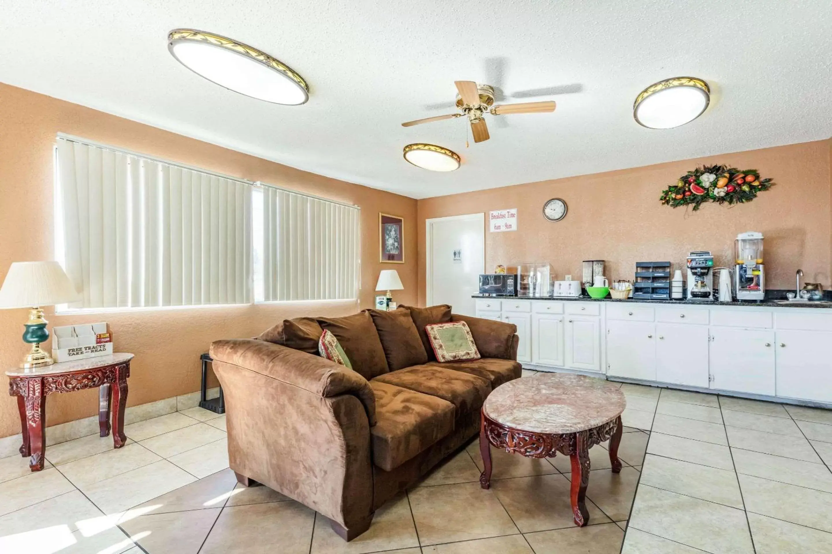 Lobby or reception, Seating Area in Rodeway Inn Prattville I-65