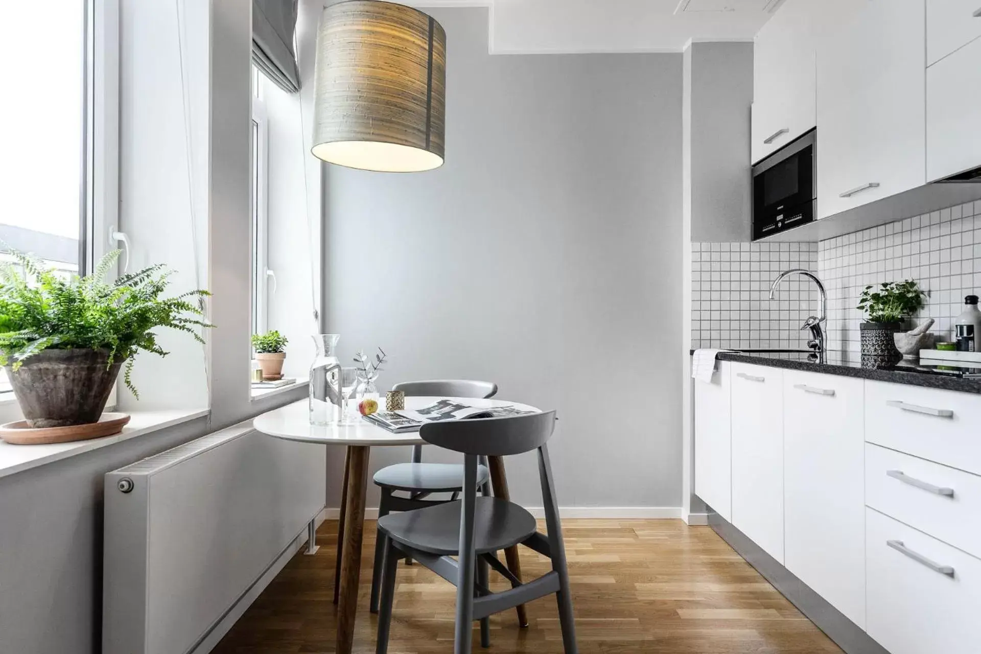 Kitchen or kitchenette, Kitchen/Kitchenette in Biz Apartment Gärdet