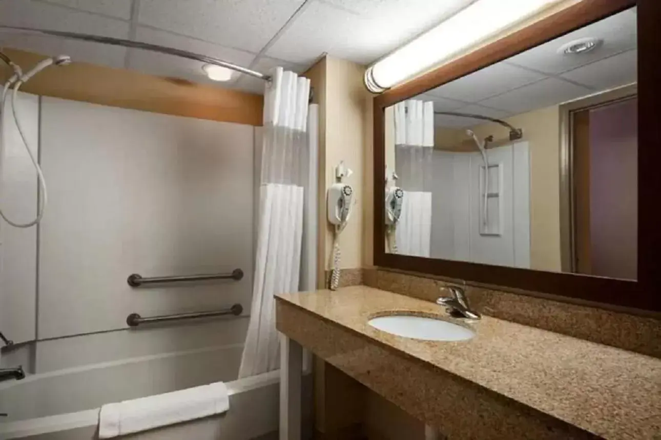 Bathroom in Quality Inn Radford-West Blacksburg I-81