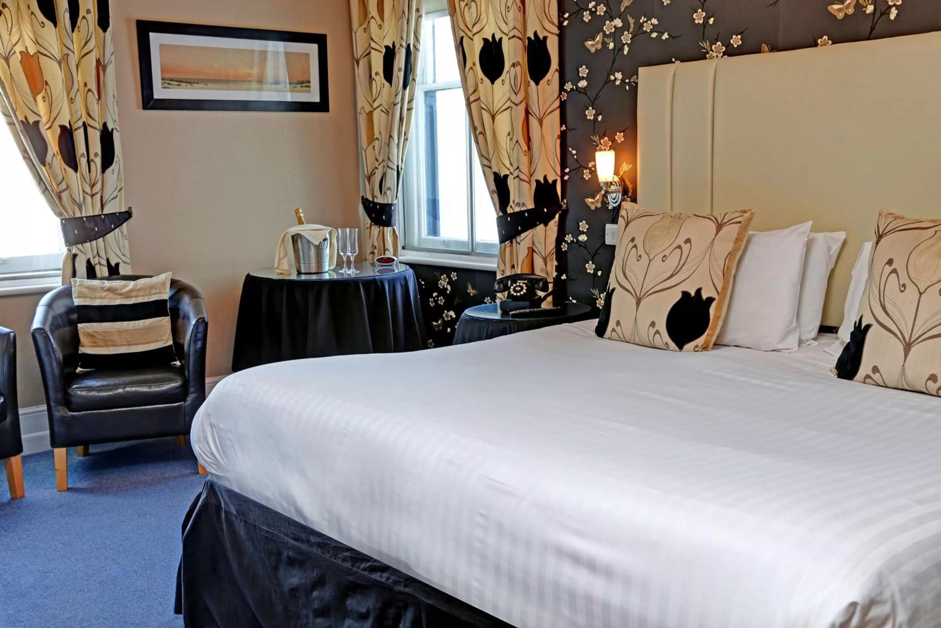 Photo of the whole room, Bed in BEST WESTERN New Holmwood Hotel