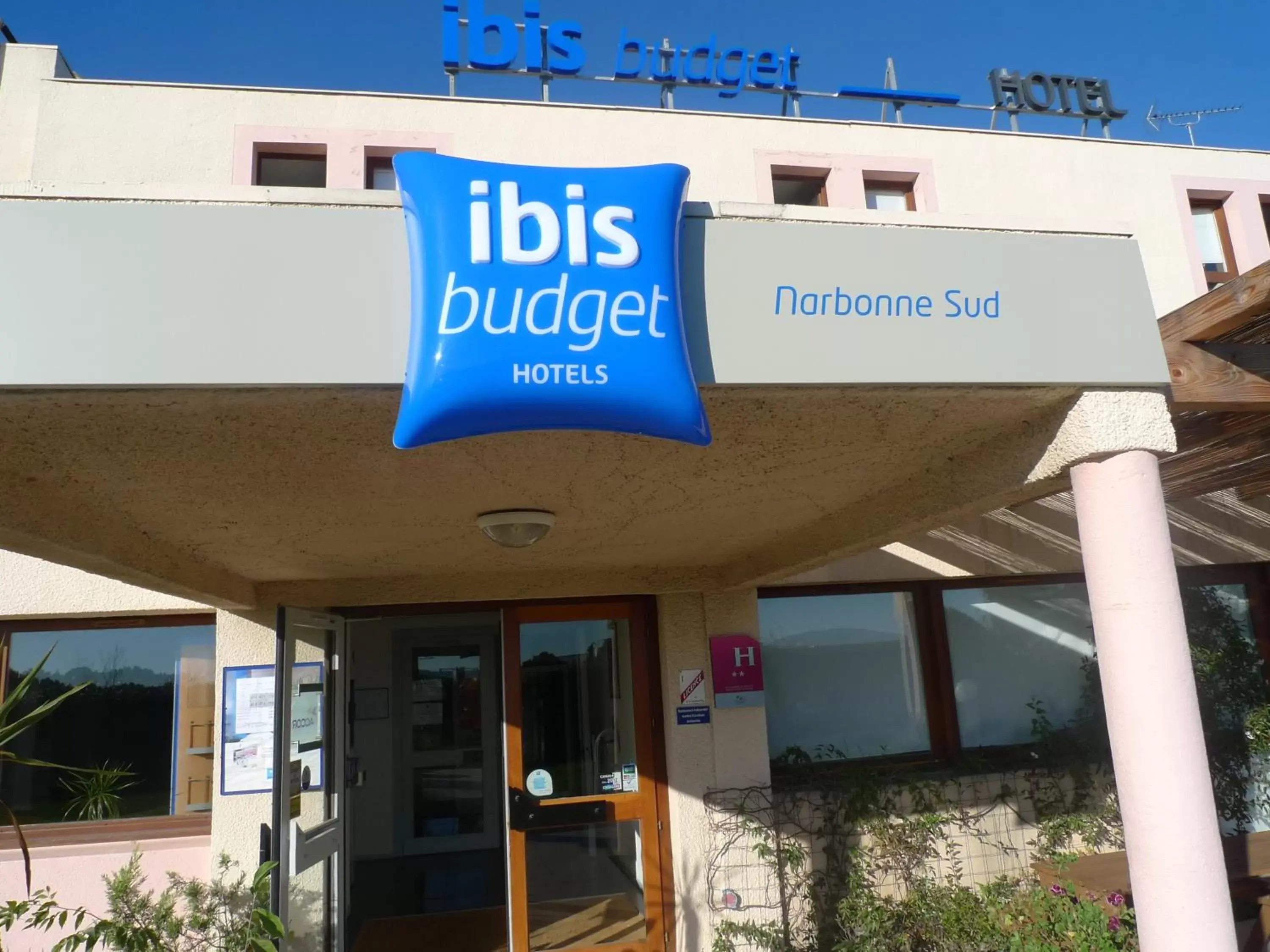 Facade/entrance in ibis budget Narbonne Sud A9/A61