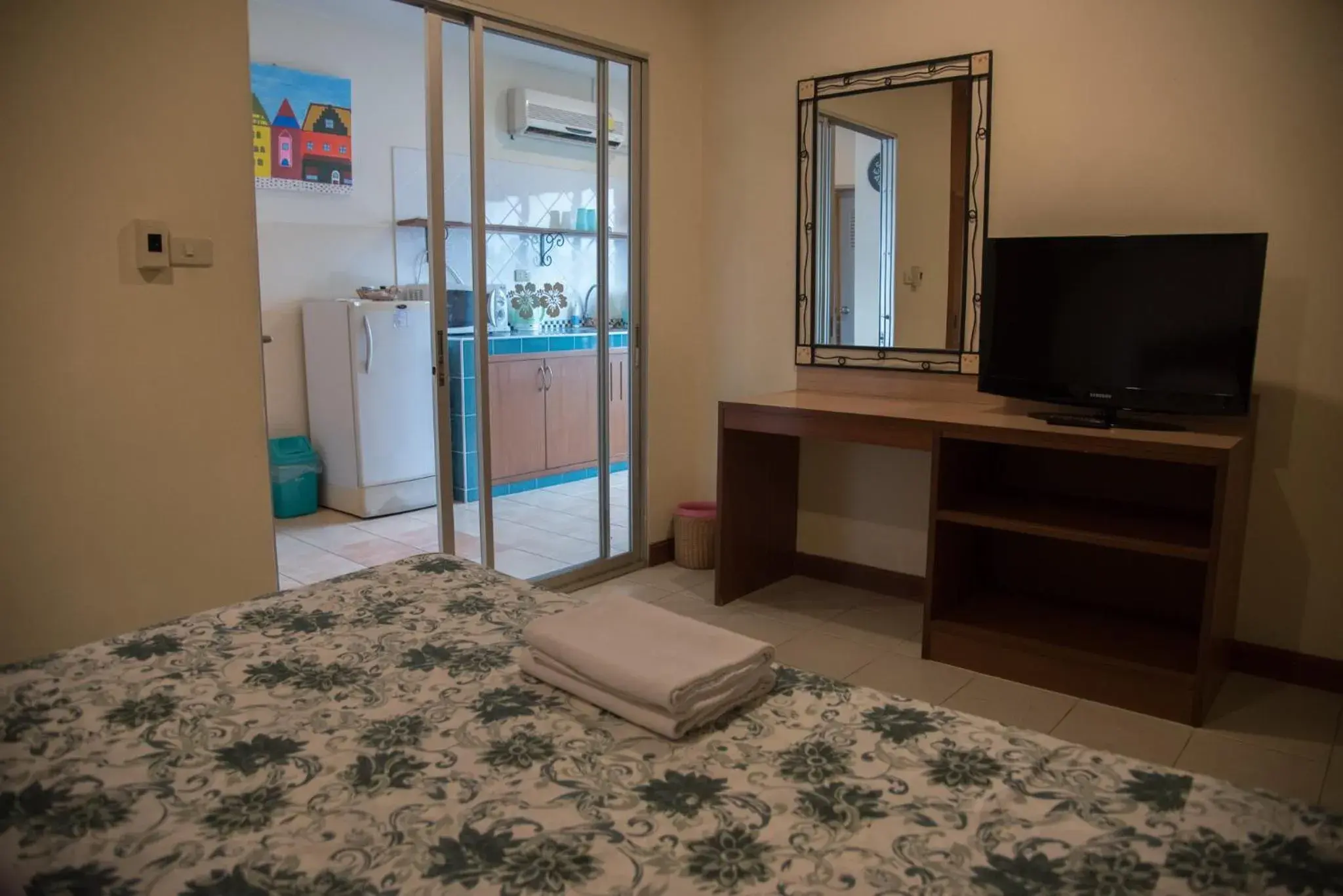 Bedroom, TV/Entertainment Center in Opey De Place Pattaya