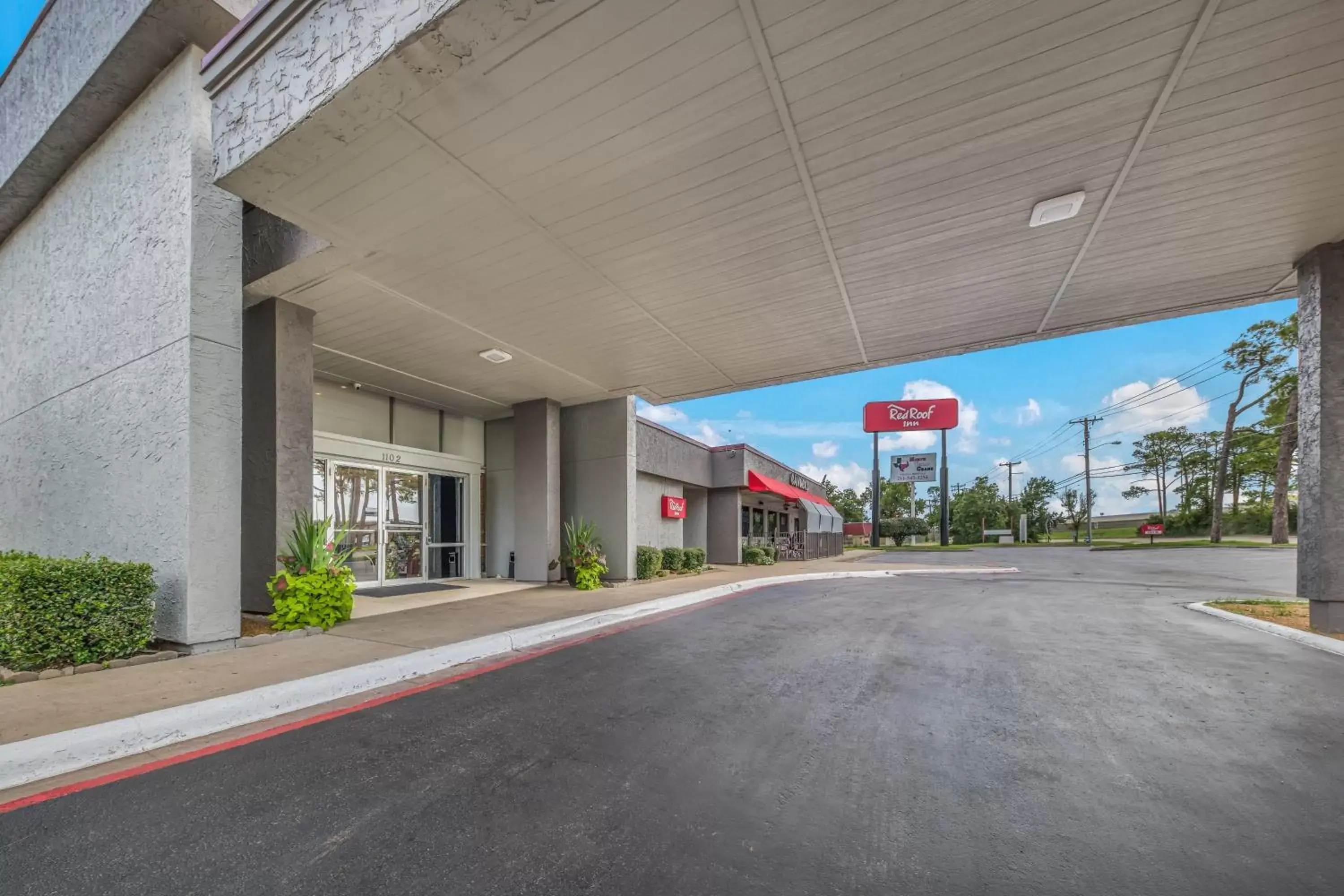 Property building, Facade/Entrance in Red Roof Inn Lewisville