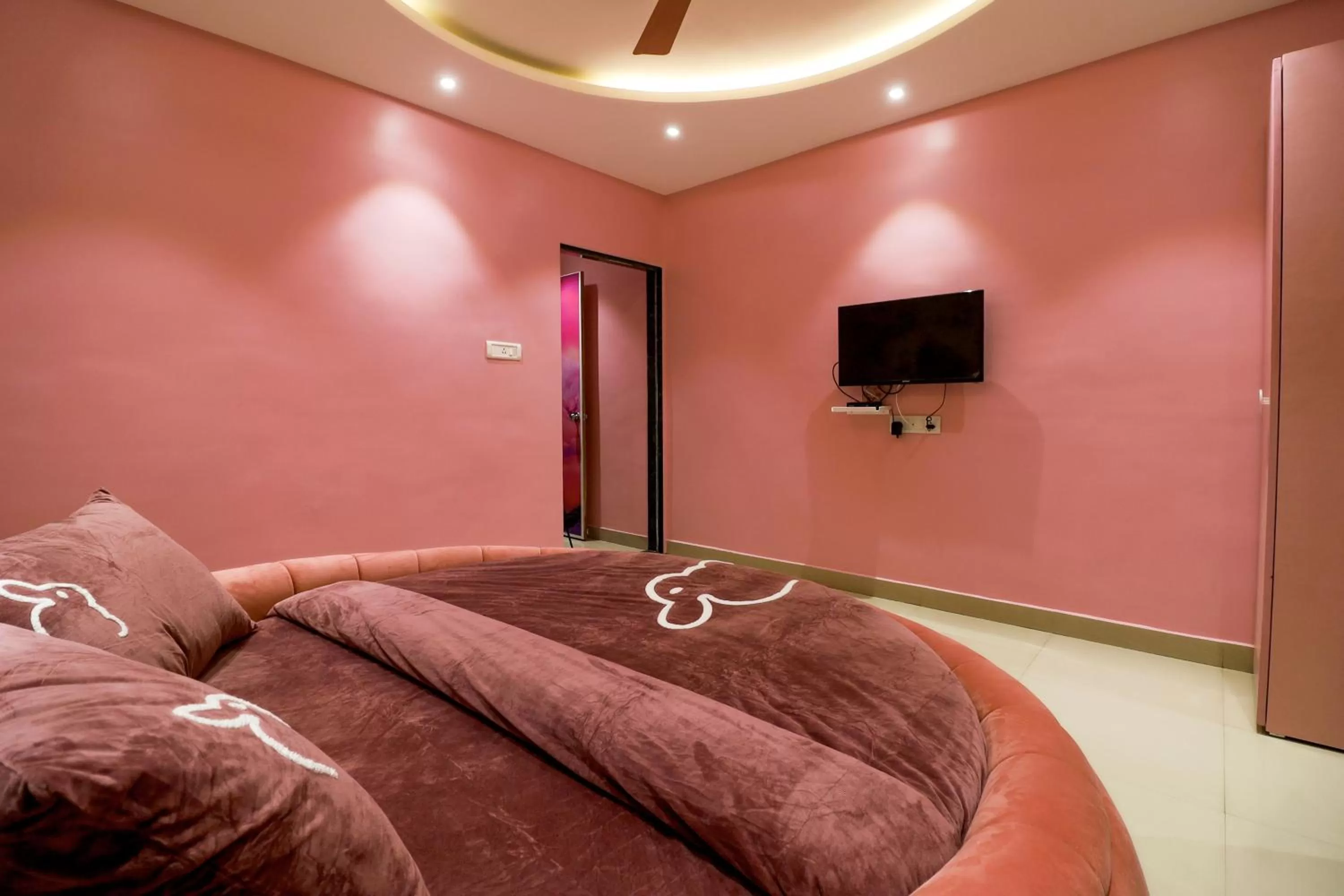 TV and multimedia, Bed in Hotel Greek Glory