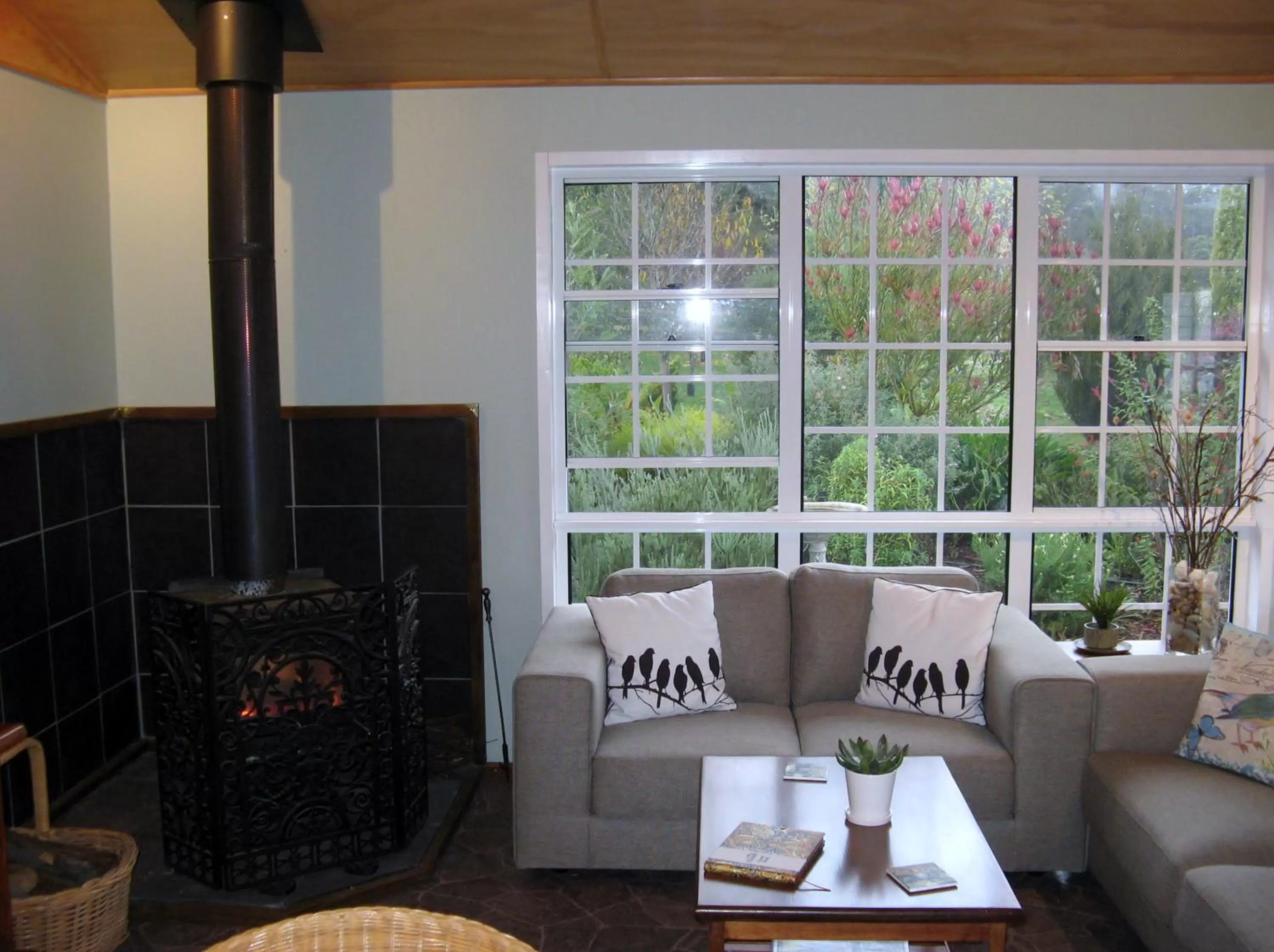 Communal lounge/ TV room in Hillside Bed and Breakfast