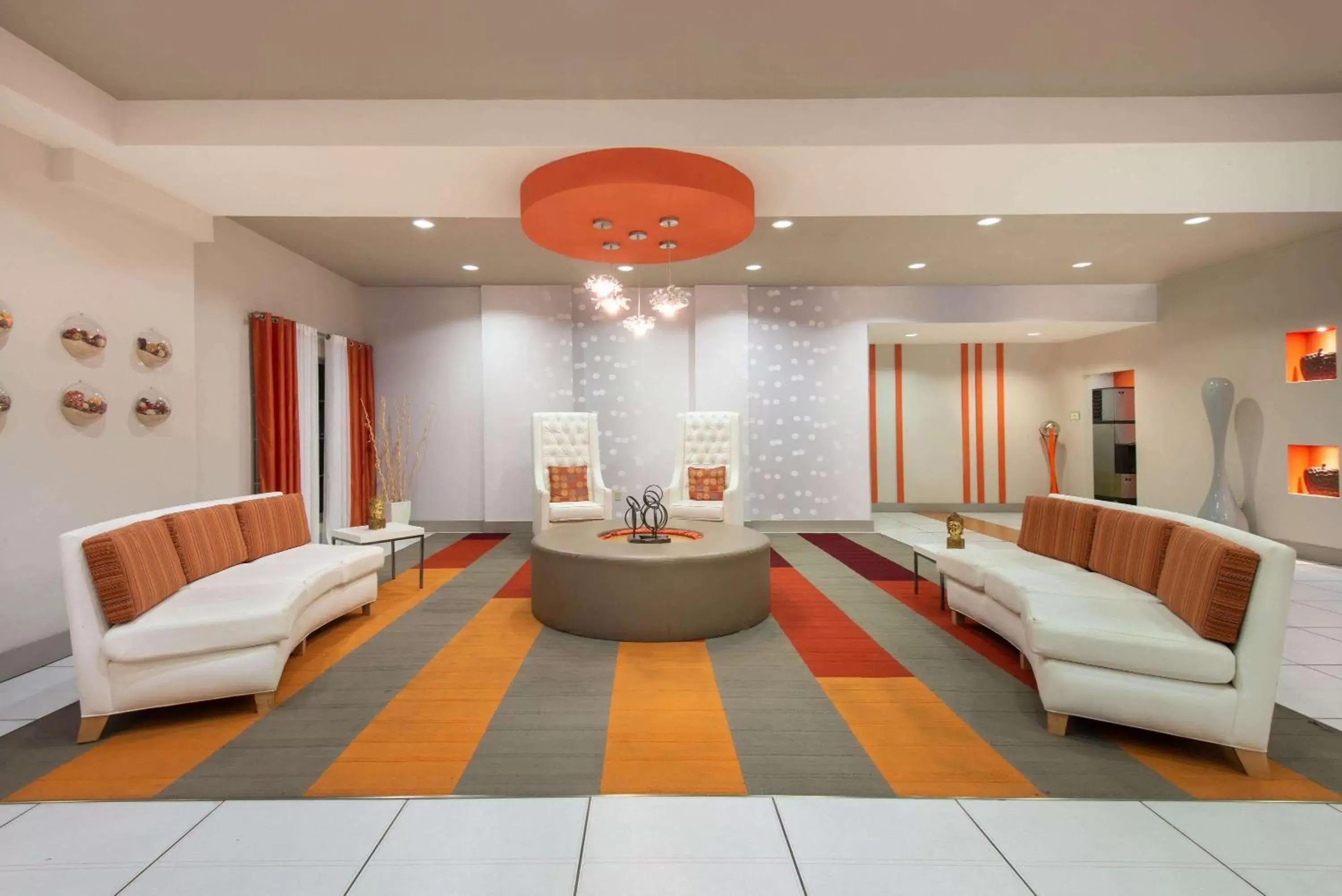 Lobby or reception in La Quinta by Wyndham Harrisburg-Hershey