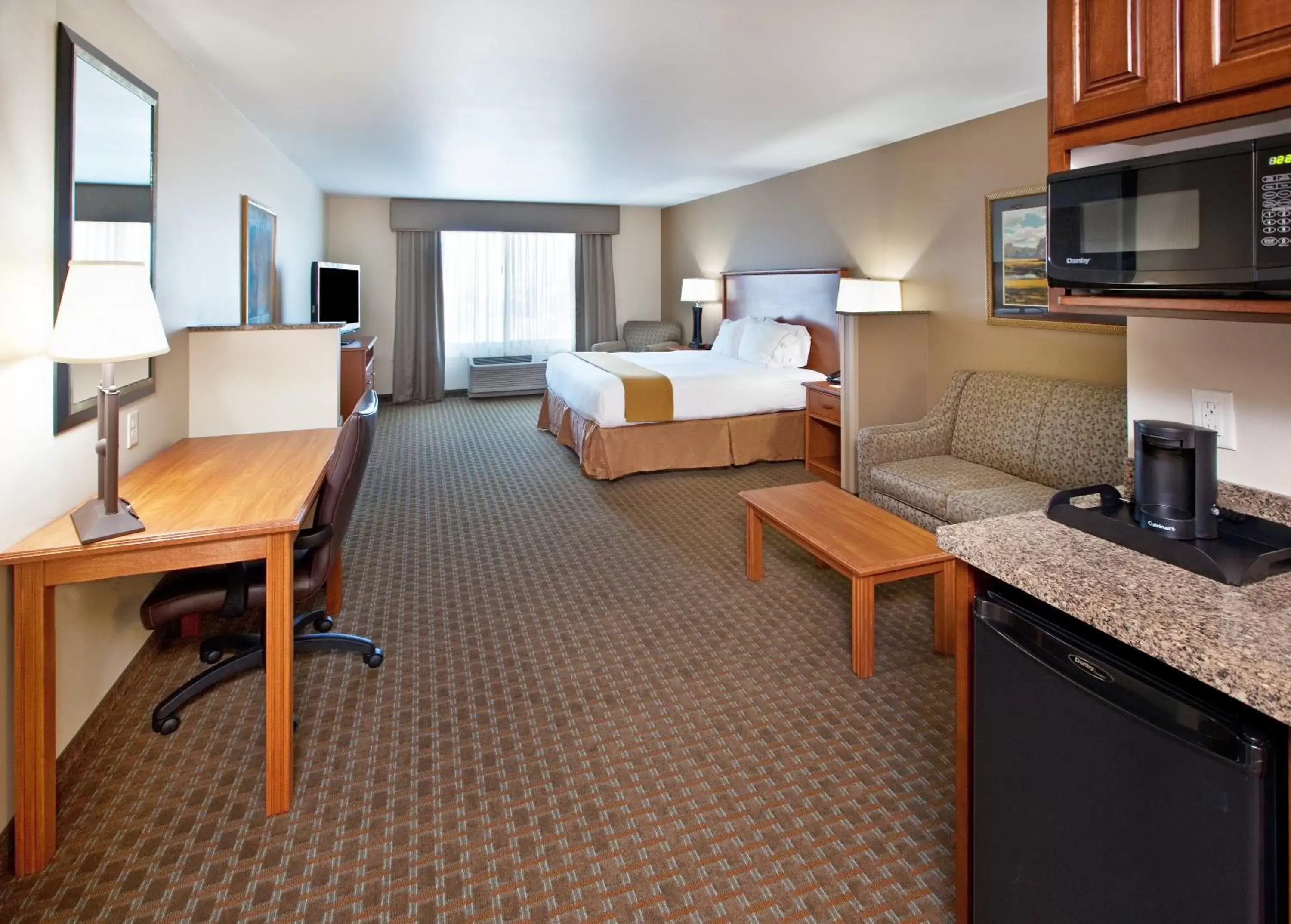 Photo of the whole room in Holiday Inn Express & Suites Sioux Falls Southwest, an IHG Hotel