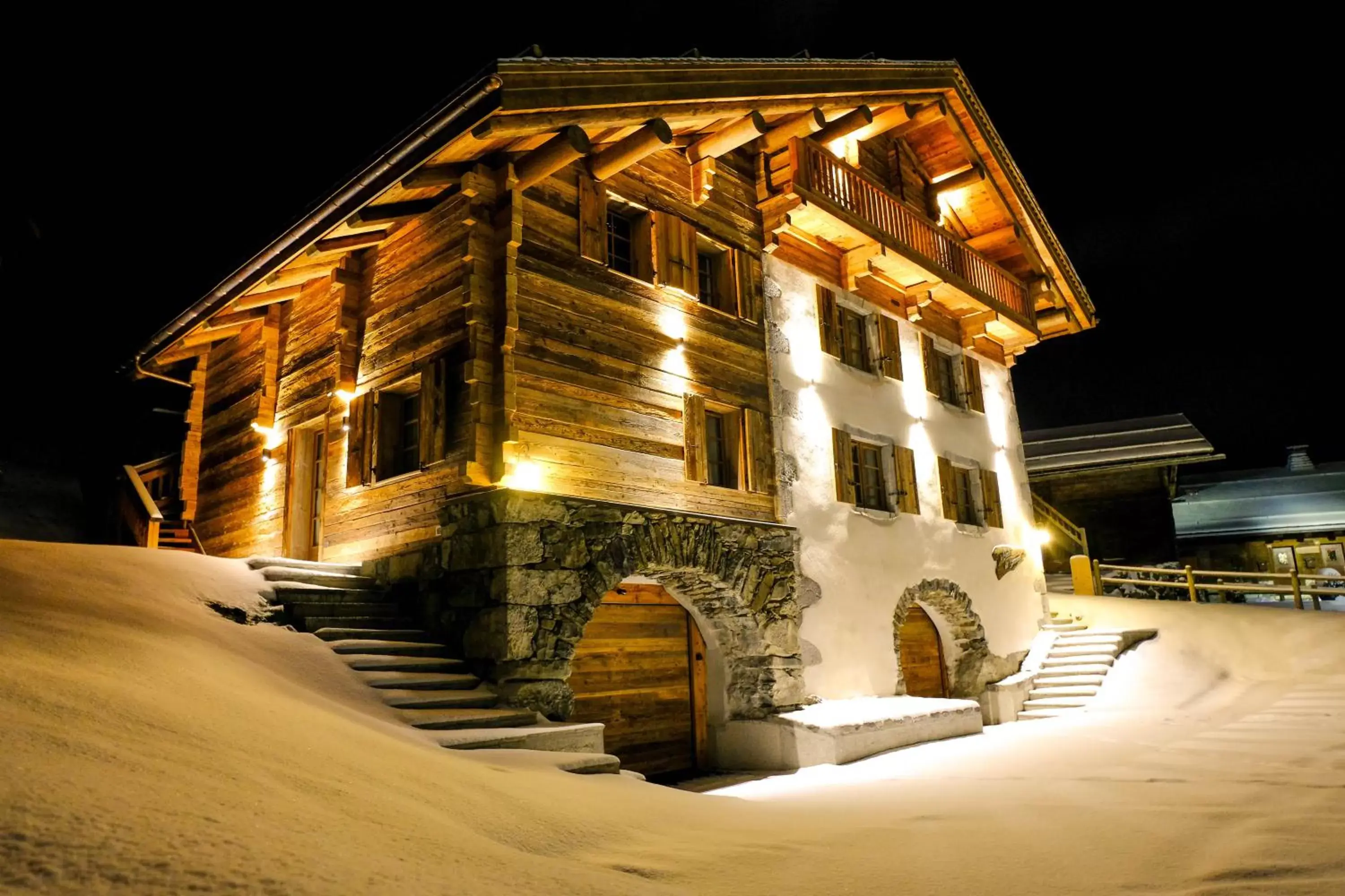 Facade/entrance, Winter in Les Cimes