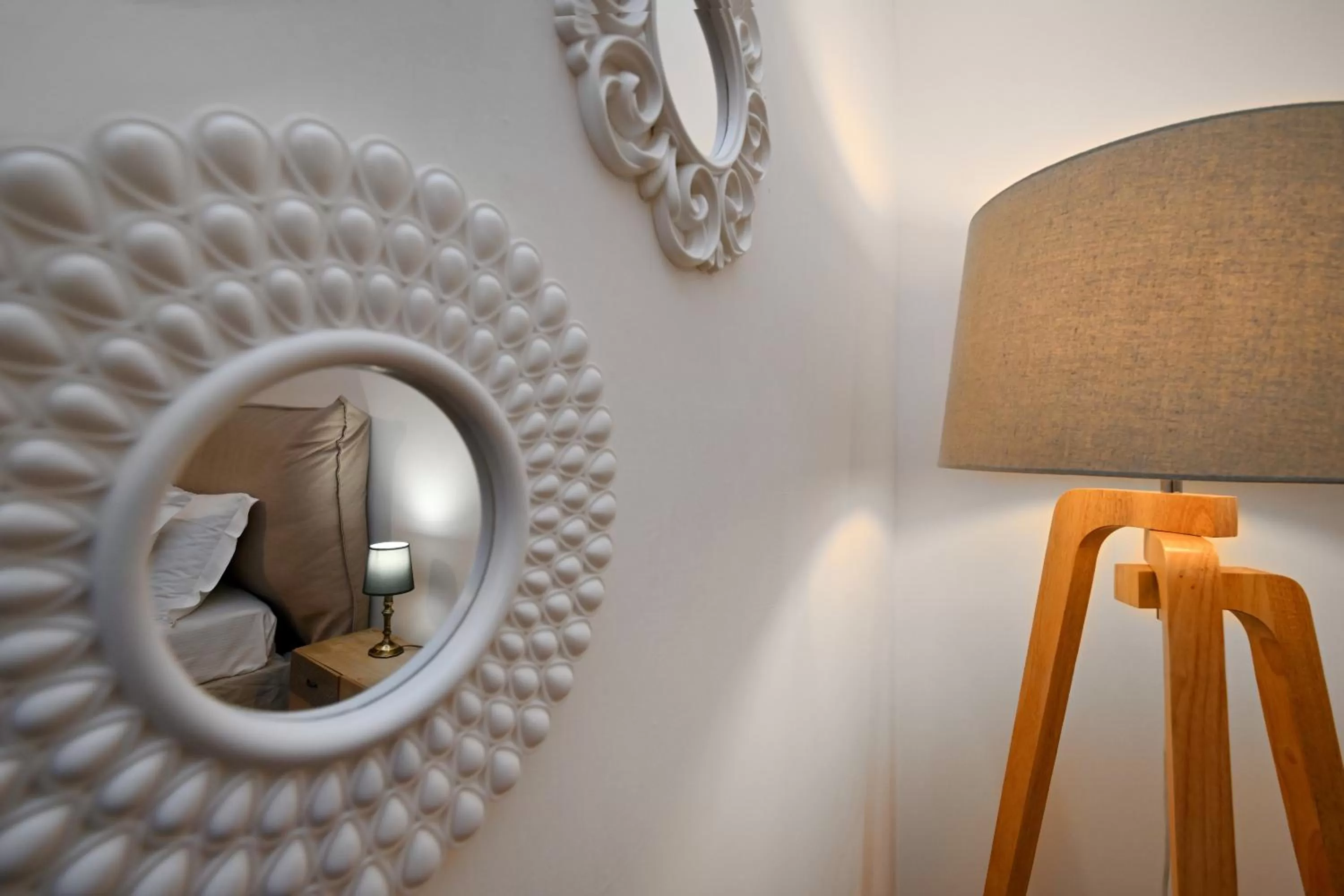 Decorative detail in Vicolo 22 - Residenze Romanae