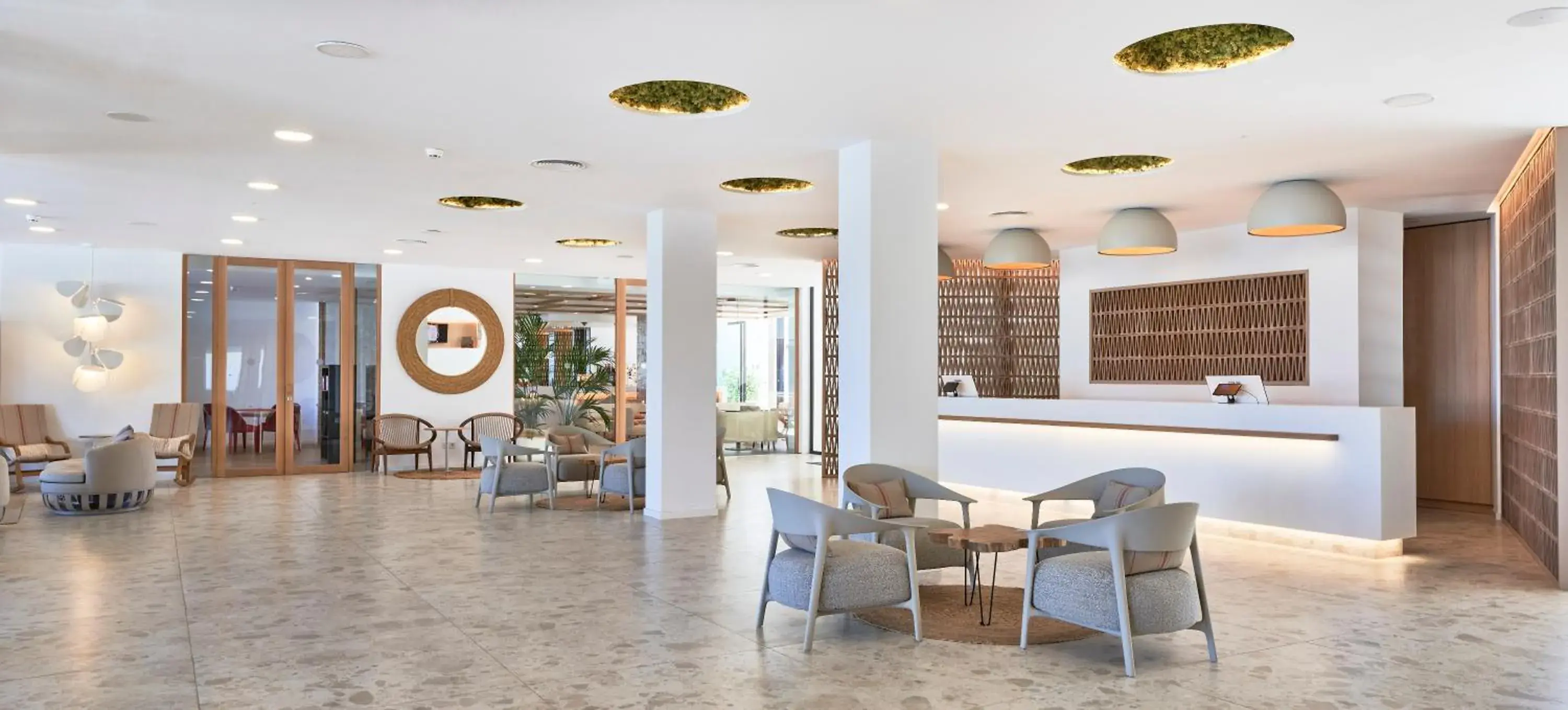 Lobby or reception in Hotel & Spa S'Entrador Playa