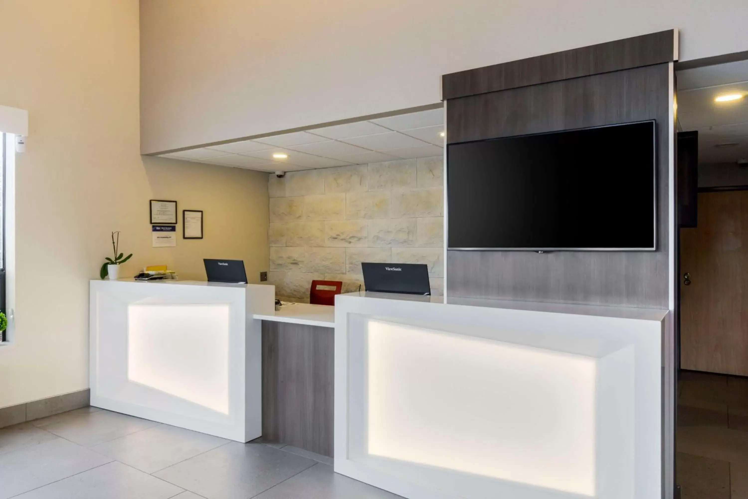 Lobby or reception in Best Western Plus Renton Inn Lobby or reception in Best Western Plus Renton Inn