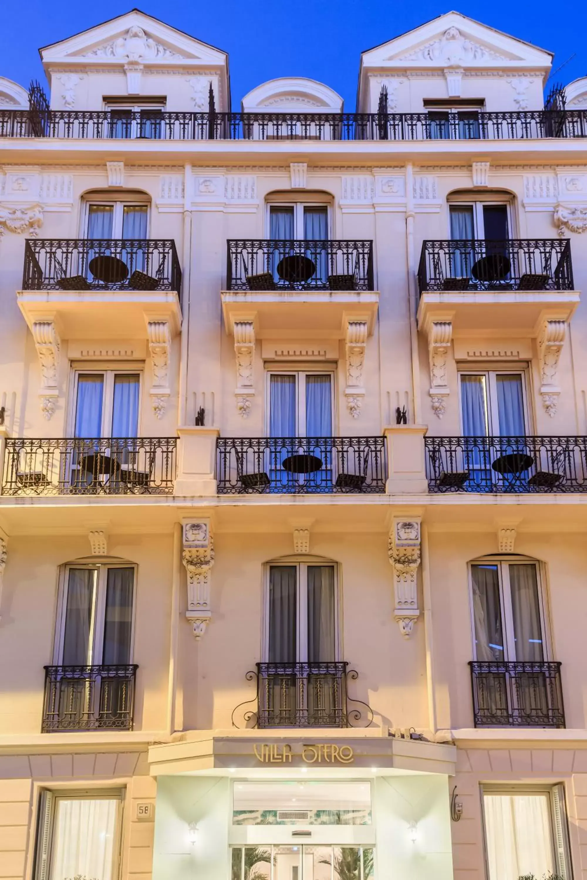 Property building in Villa Otero by Happyculture Property building in Villa Otero by Happyculture