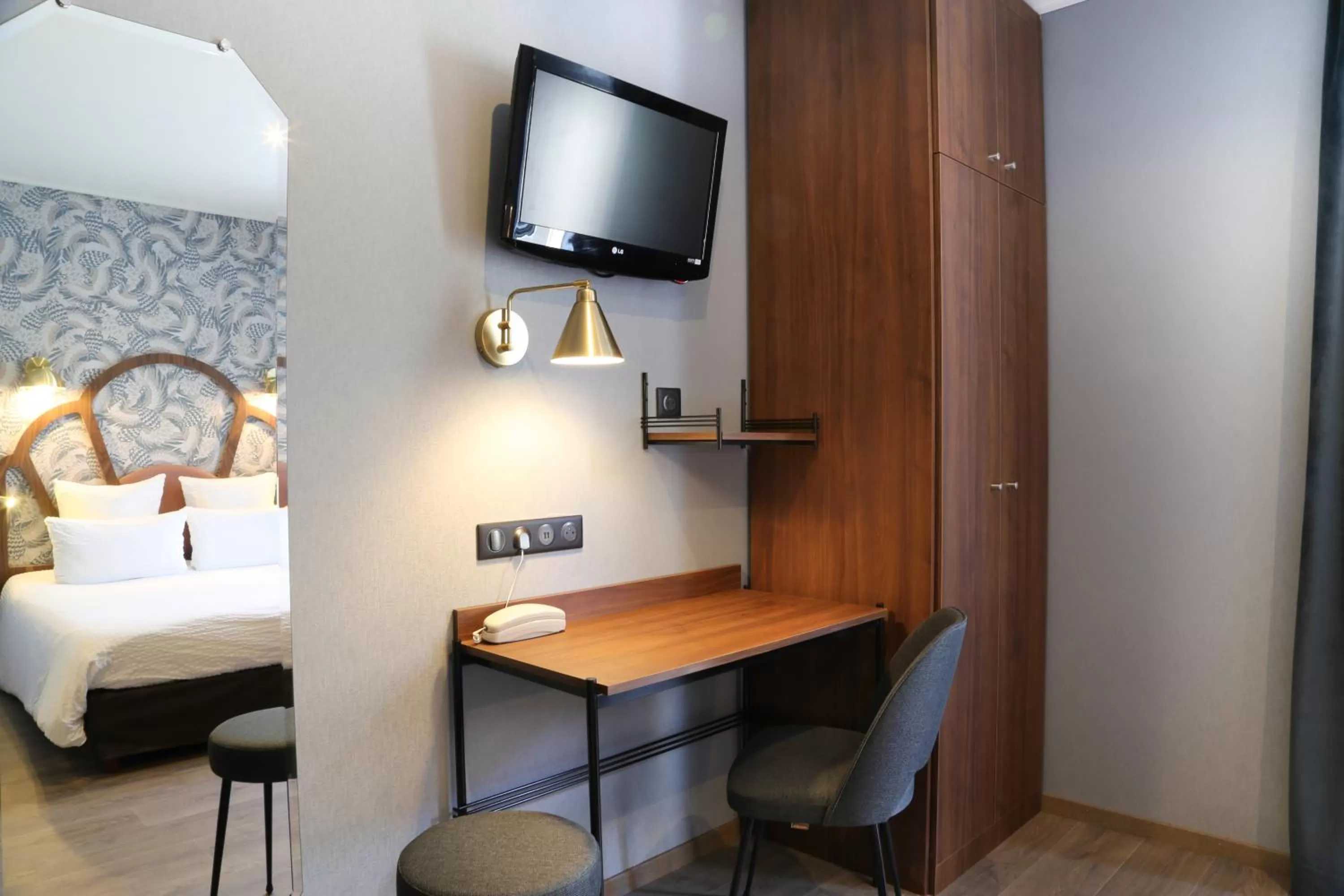 TV and multimedia, Bed in Hotel André Latin