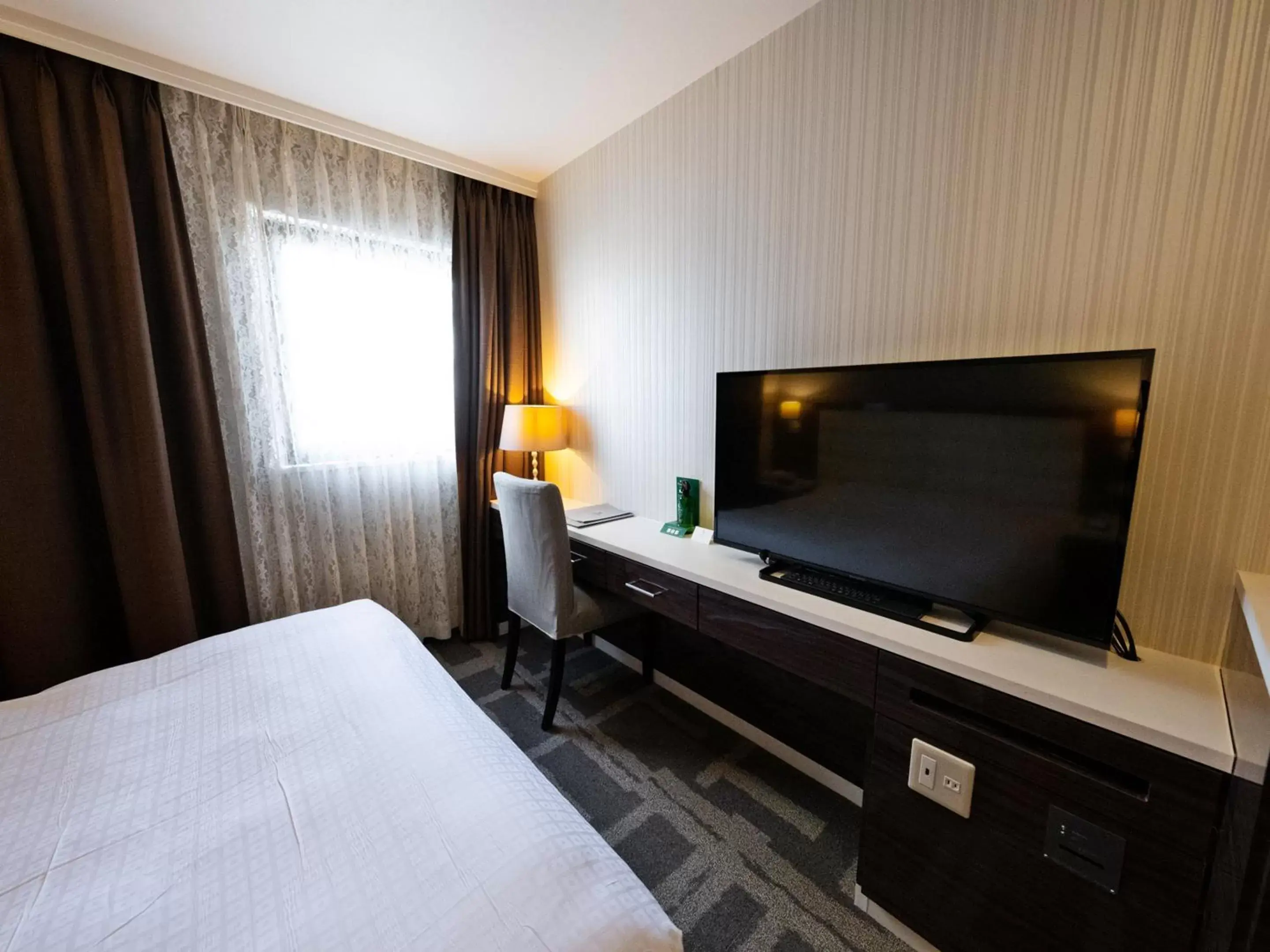 Bed, TV/Entertainment Center in ORDA HOTEL