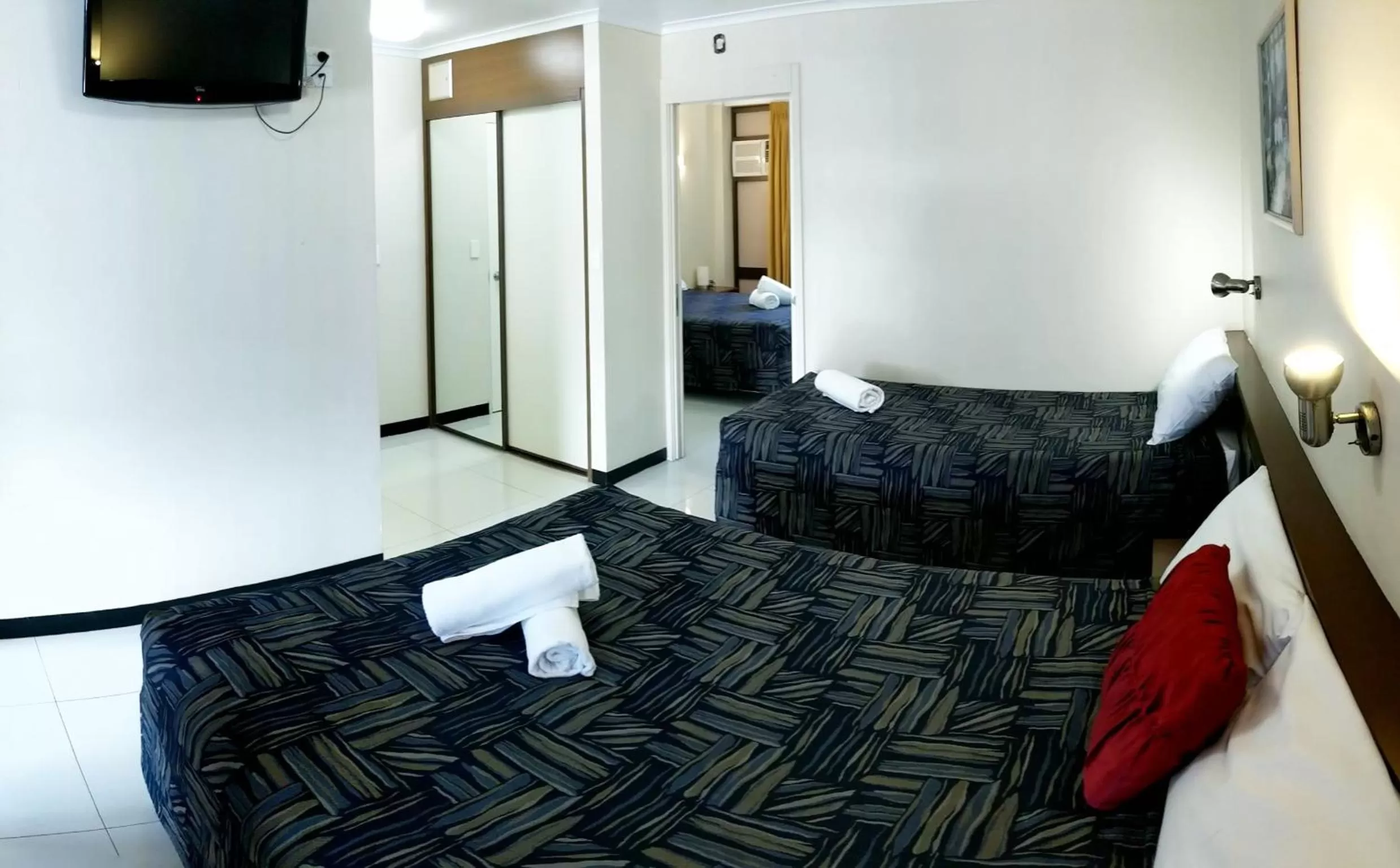 Bedroom, Bed in Miners Lodge Motor Inn