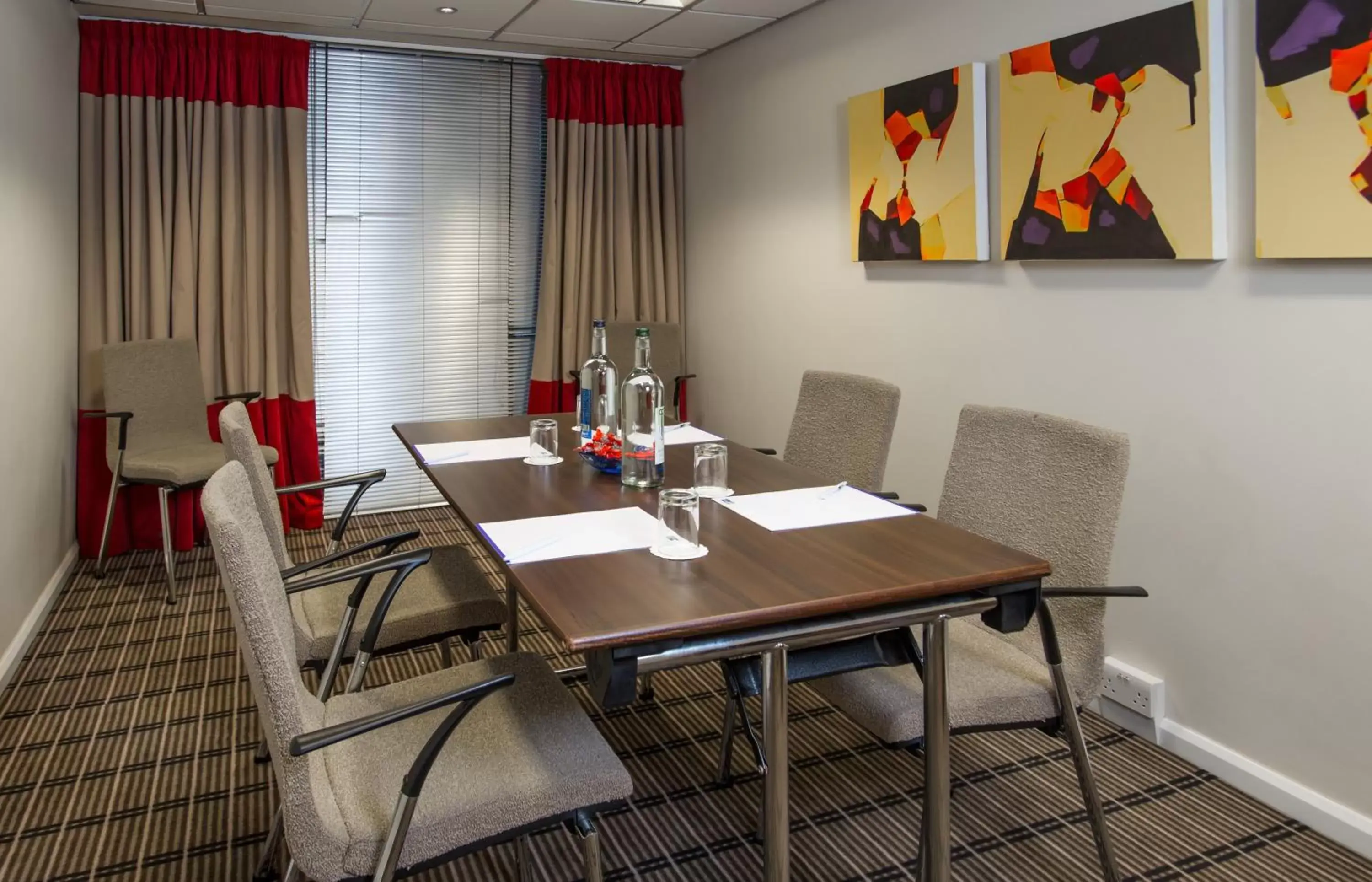Meeting/conference room in Holiday Inn Express London Luton Airport, an IHG Hotel