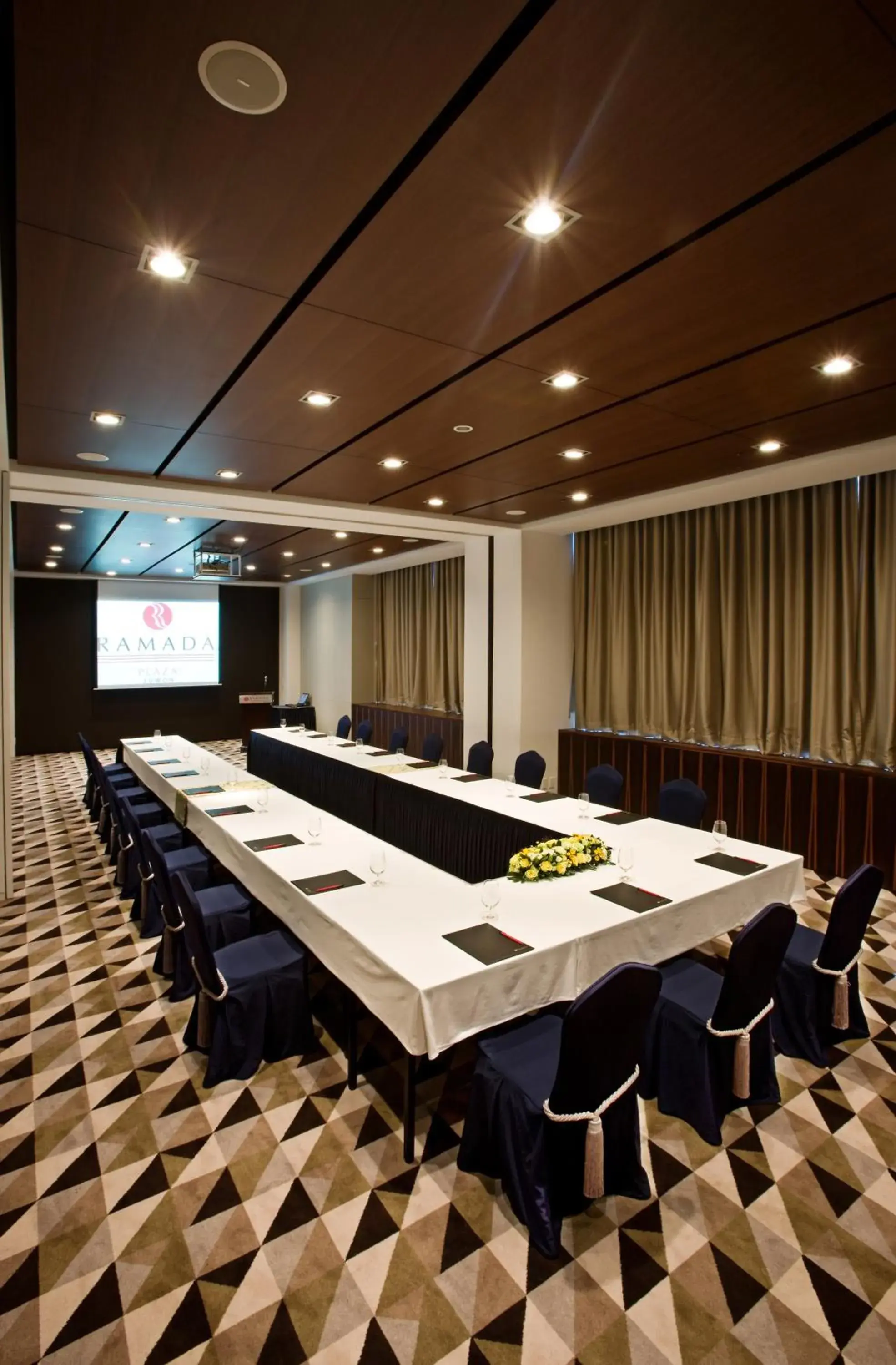 Business facilities in Ramada Plaza by Wyndham Suwon