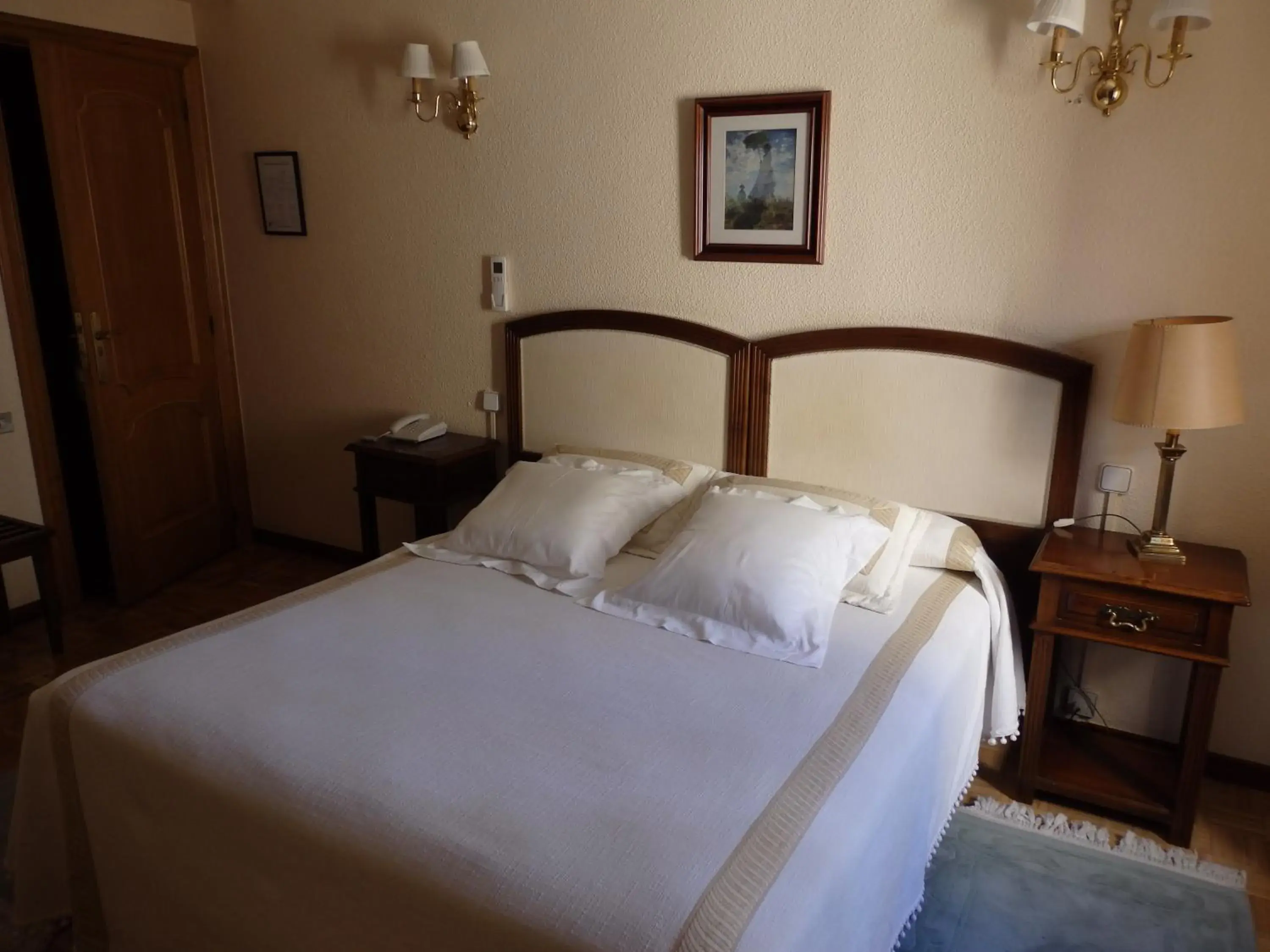 Bed in Hotel Aranda