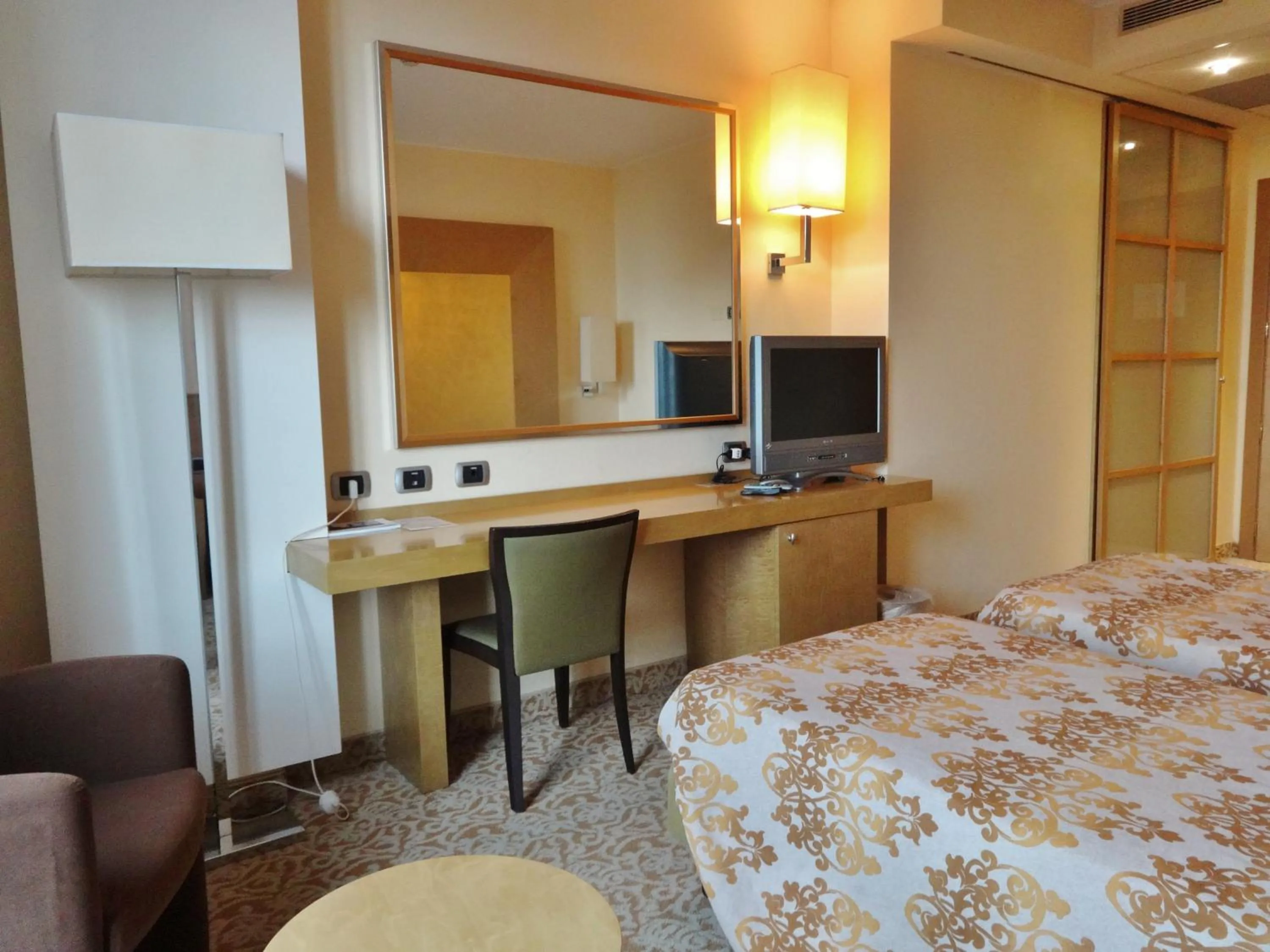 TV and multimedia, Bed in Hotel Tiffany Milano