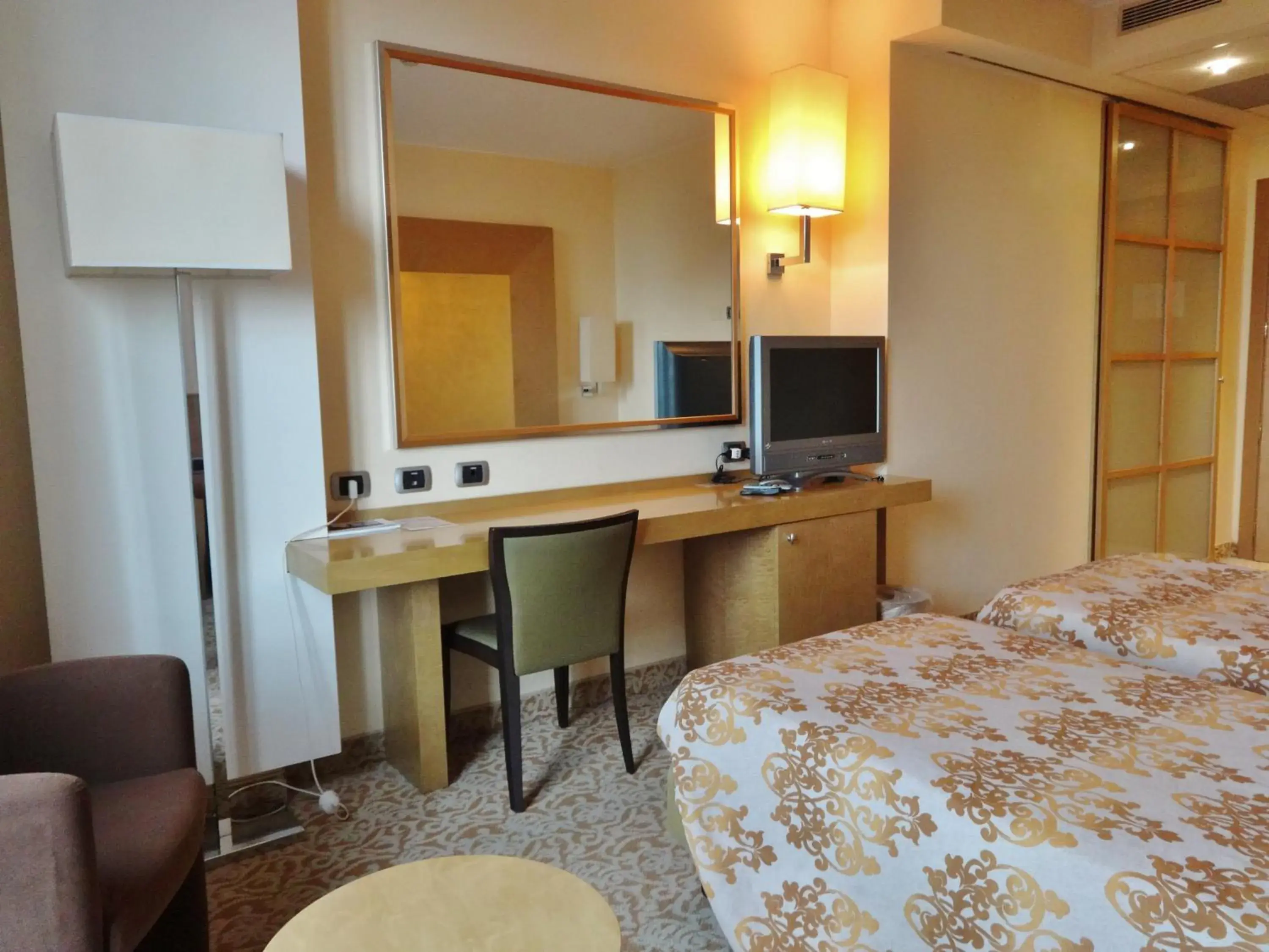 TV and multimedia, Bed in Hotel Tiffany Milano TV and multimedia, Bed in Hotel Tiffany Milano