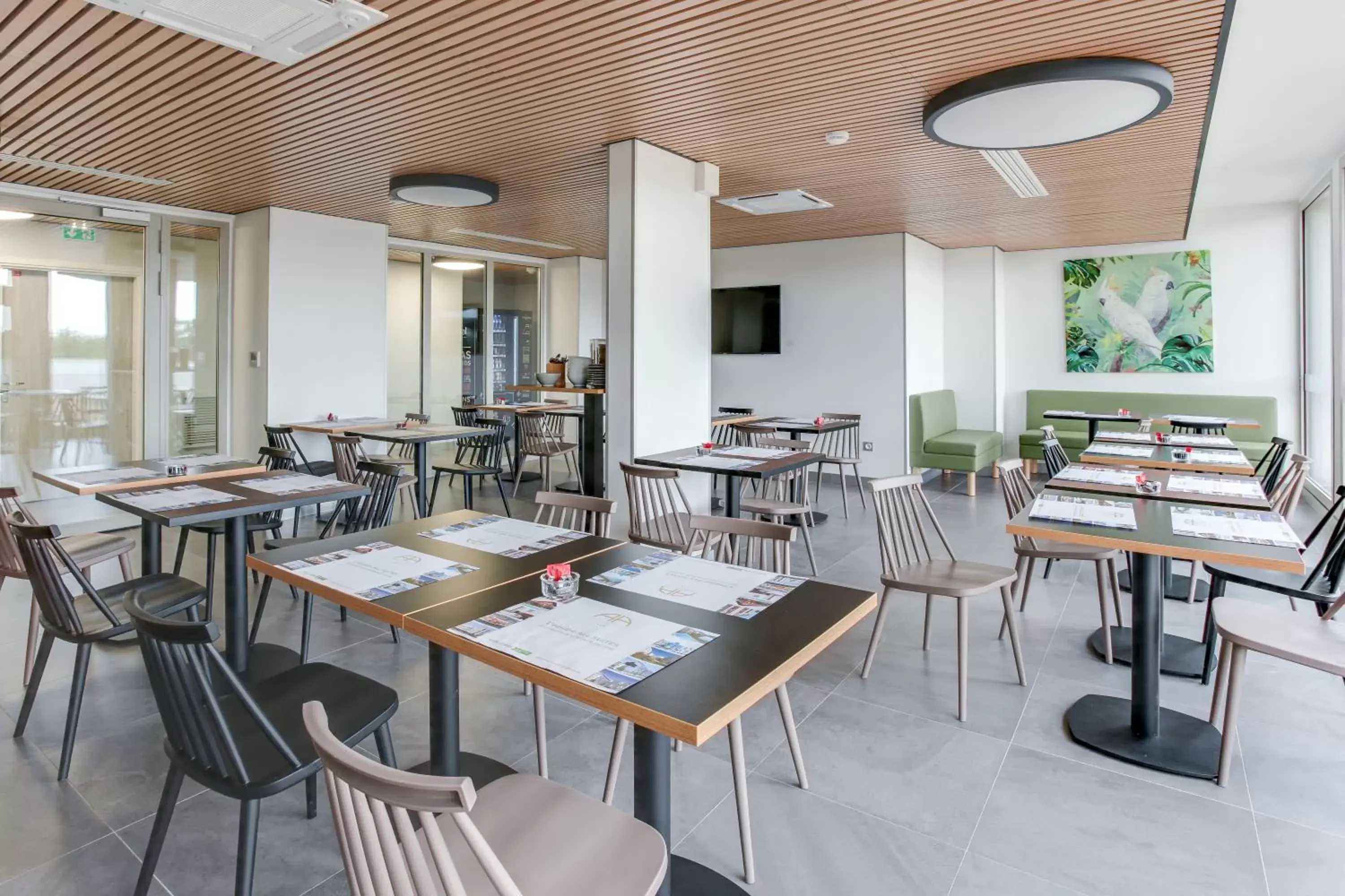 Area and facilities, Restaurant/Places to Eat in All Suites Appart Hôtel Massy Palaiseau