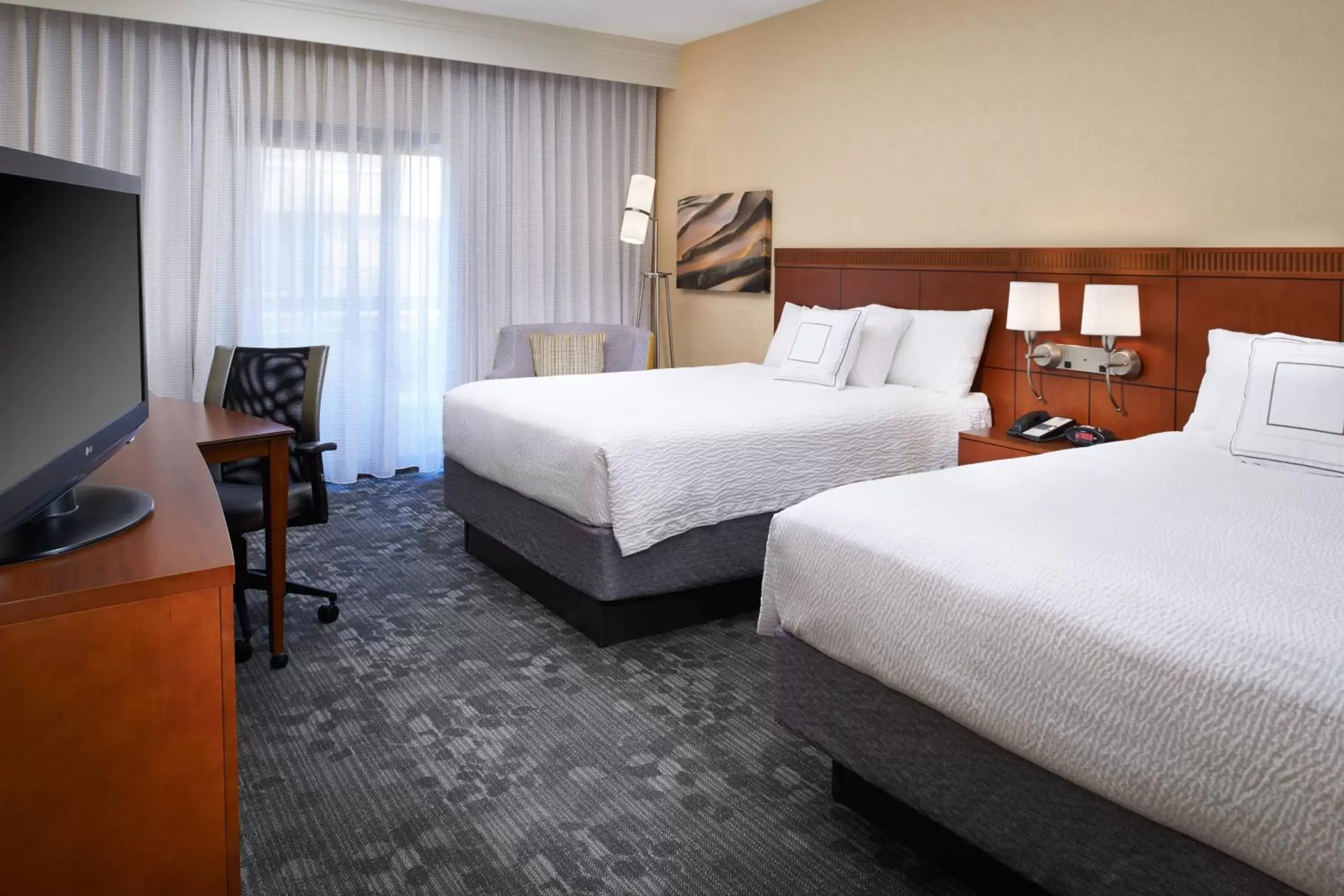 Photo of the whole room, Bed in Courtyard by Marriott Lexington North