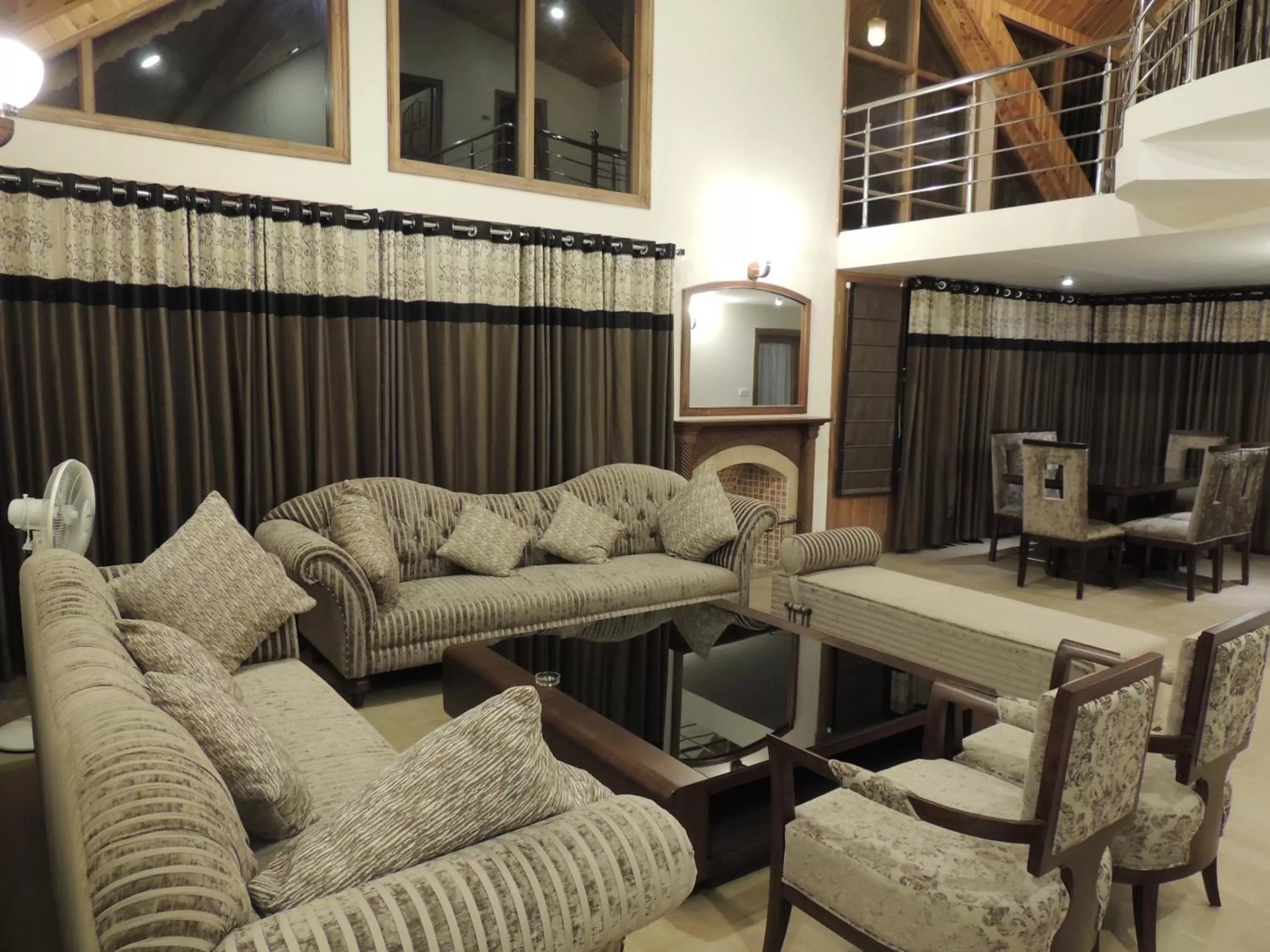 Communal lounge/ TV room in Shingar Regency