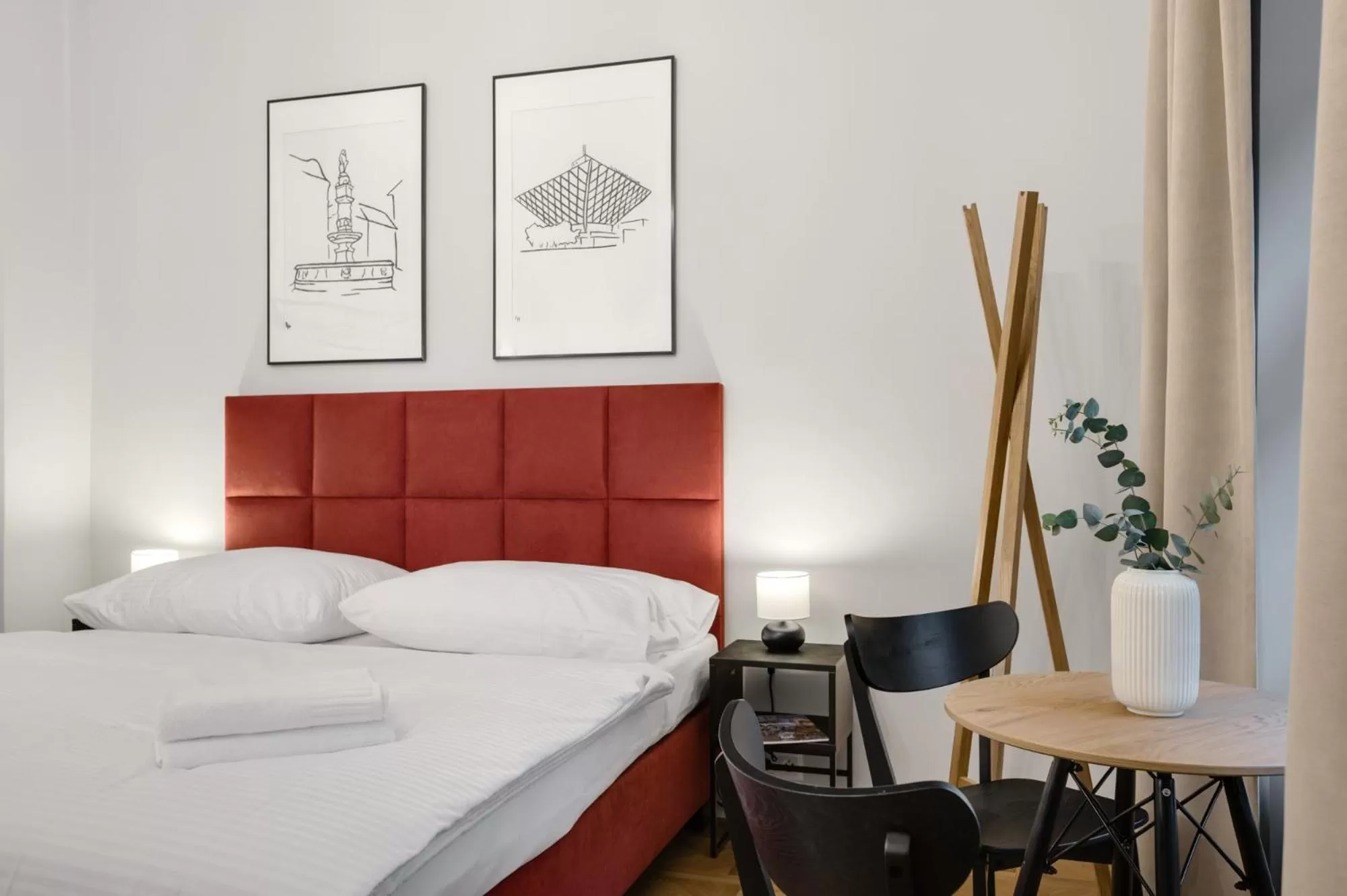 Seating area, Bed in Palace Apartments