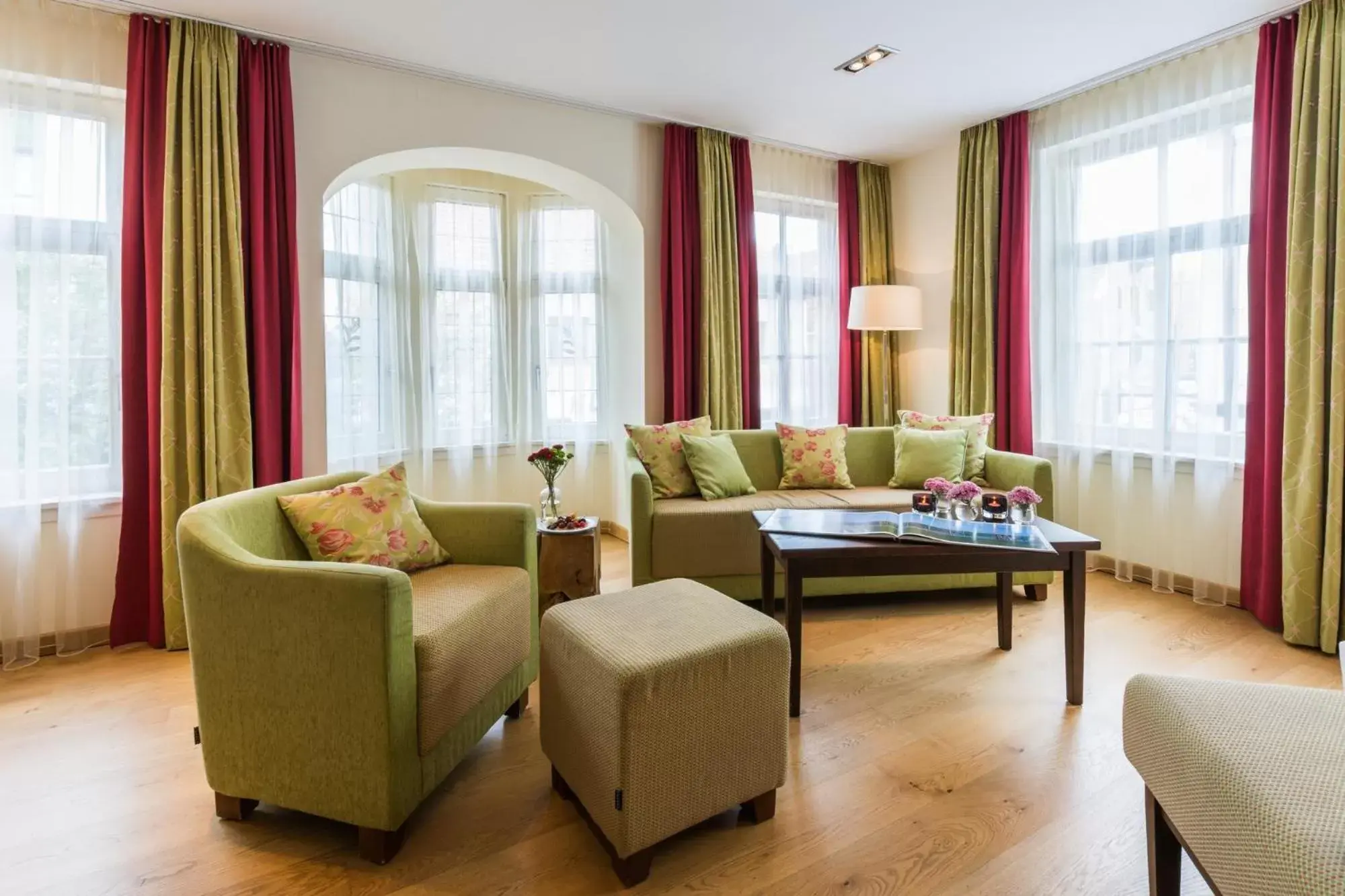 Photo of the whole room, Seating Area in Romantik Hotel Reichshof