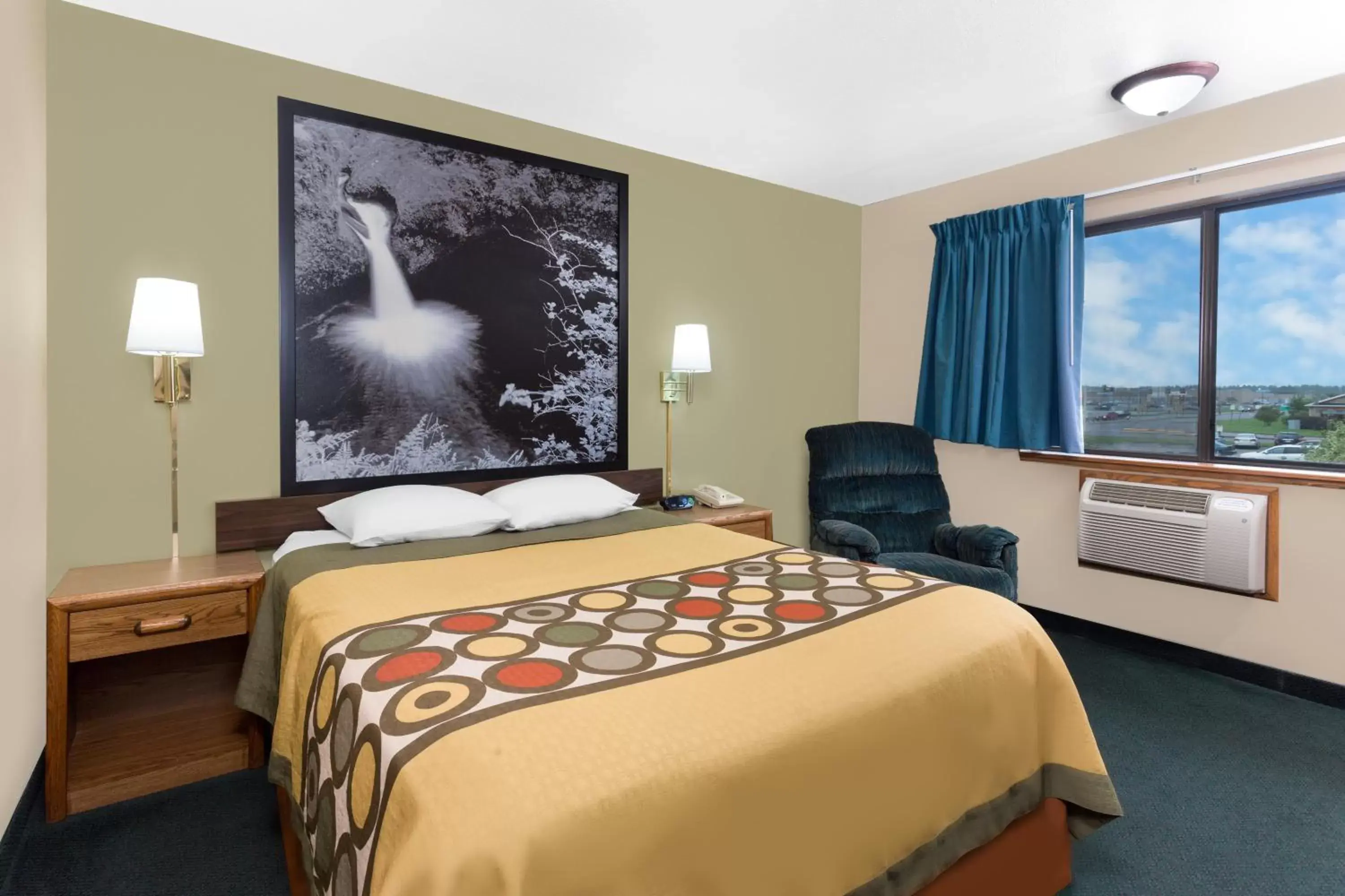 Bed in Super 8 by Wyndham Antigo