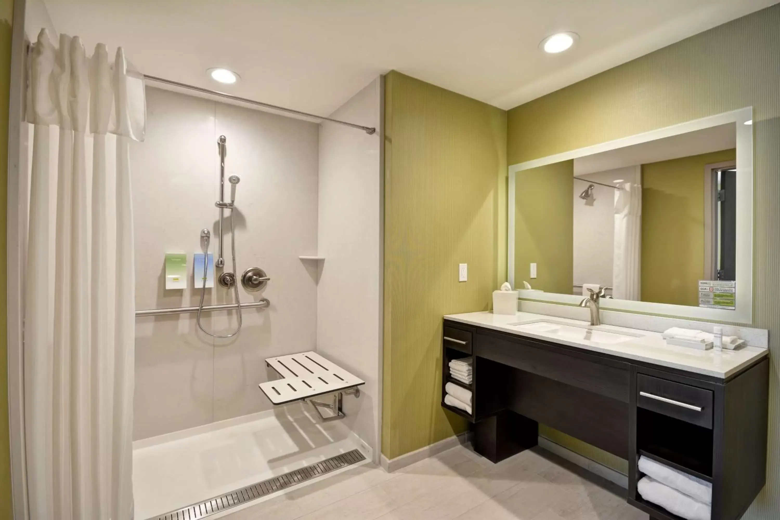 Bathroom in Home2 Suites By Hilton Hanford Lemoore