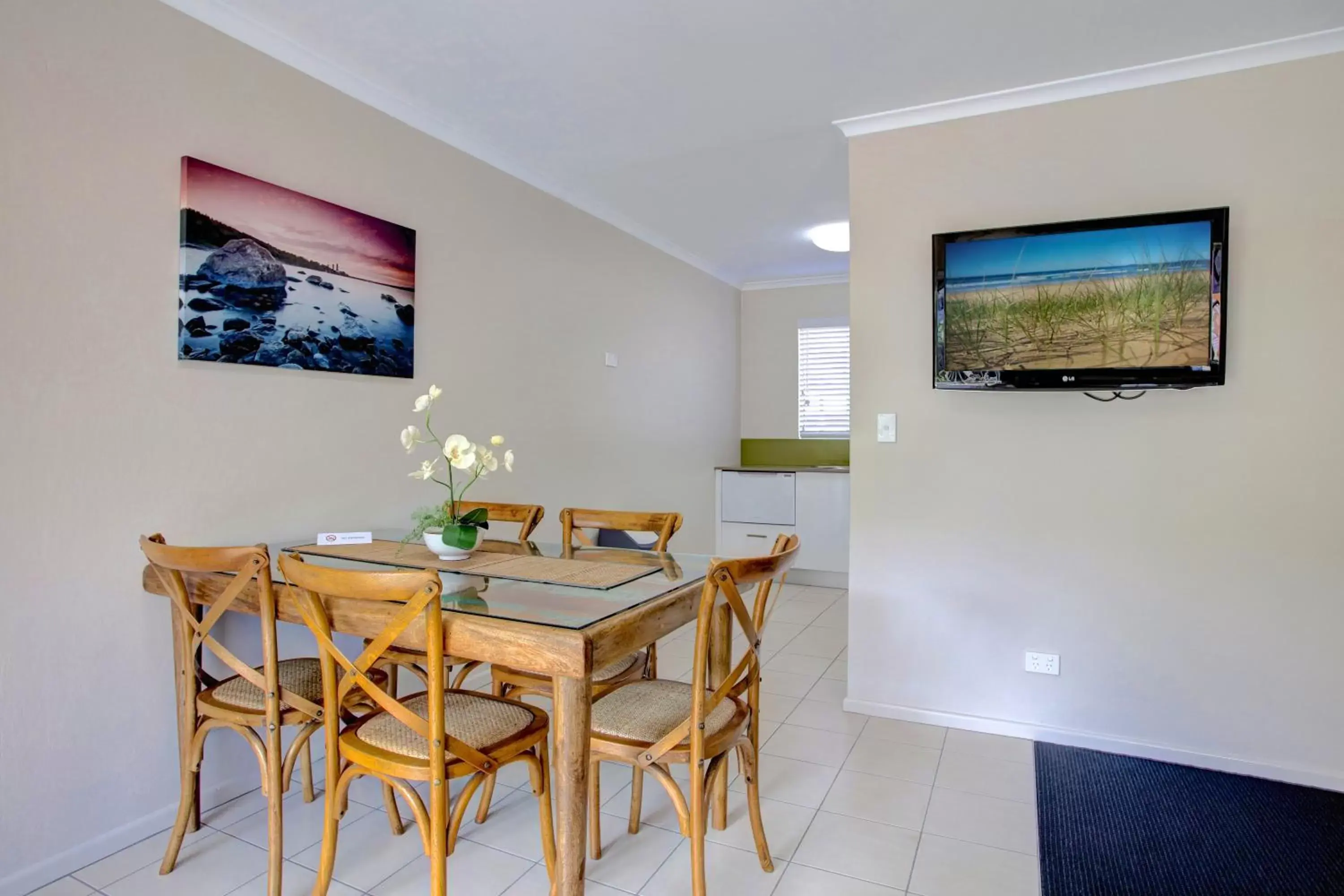 Photo of the whole room, TV/Entertainment Center in Beachpark Apartments Coffs Harbour