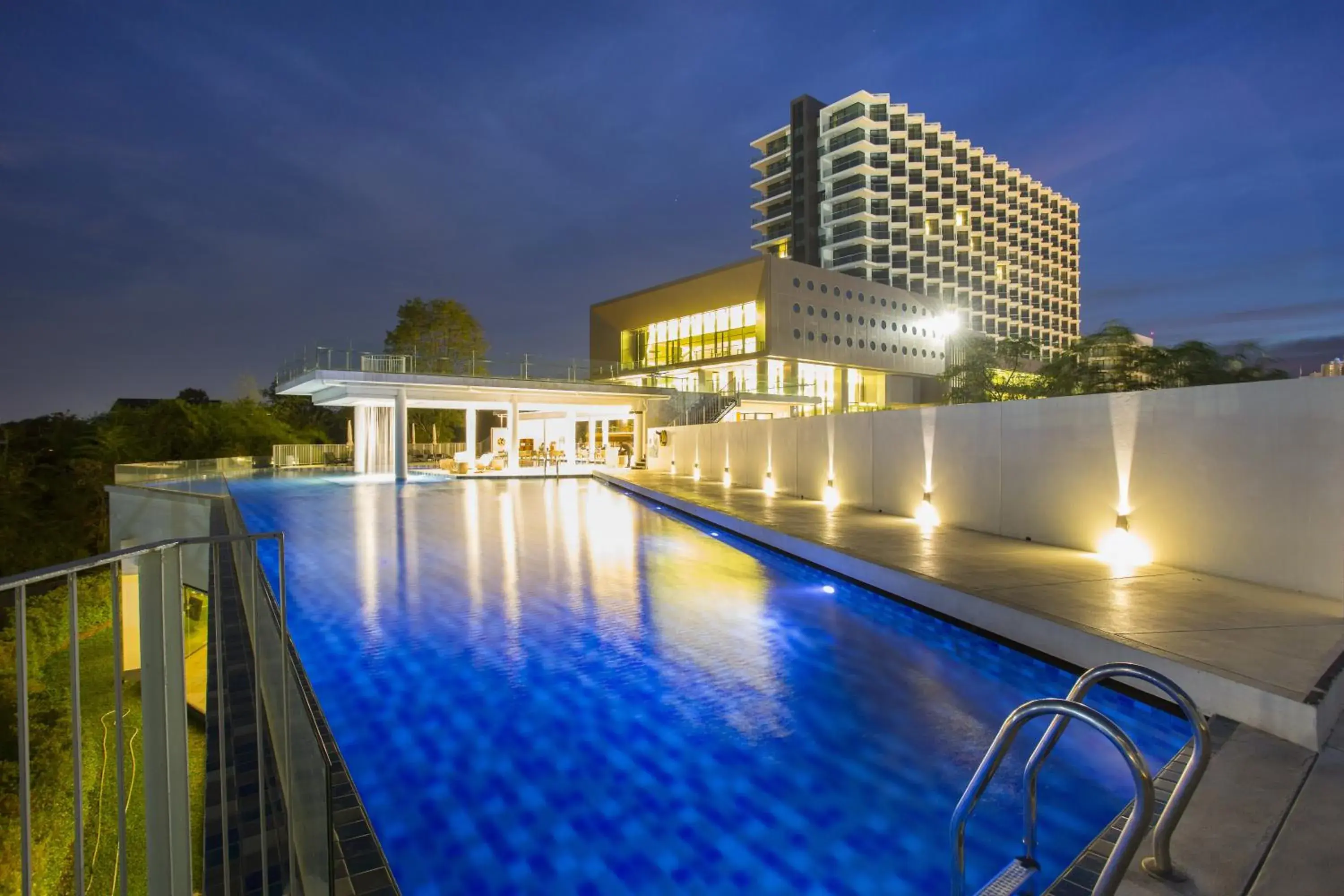 Swimming Pool in Tsix5 Phenomenal Hotel Pattaya
