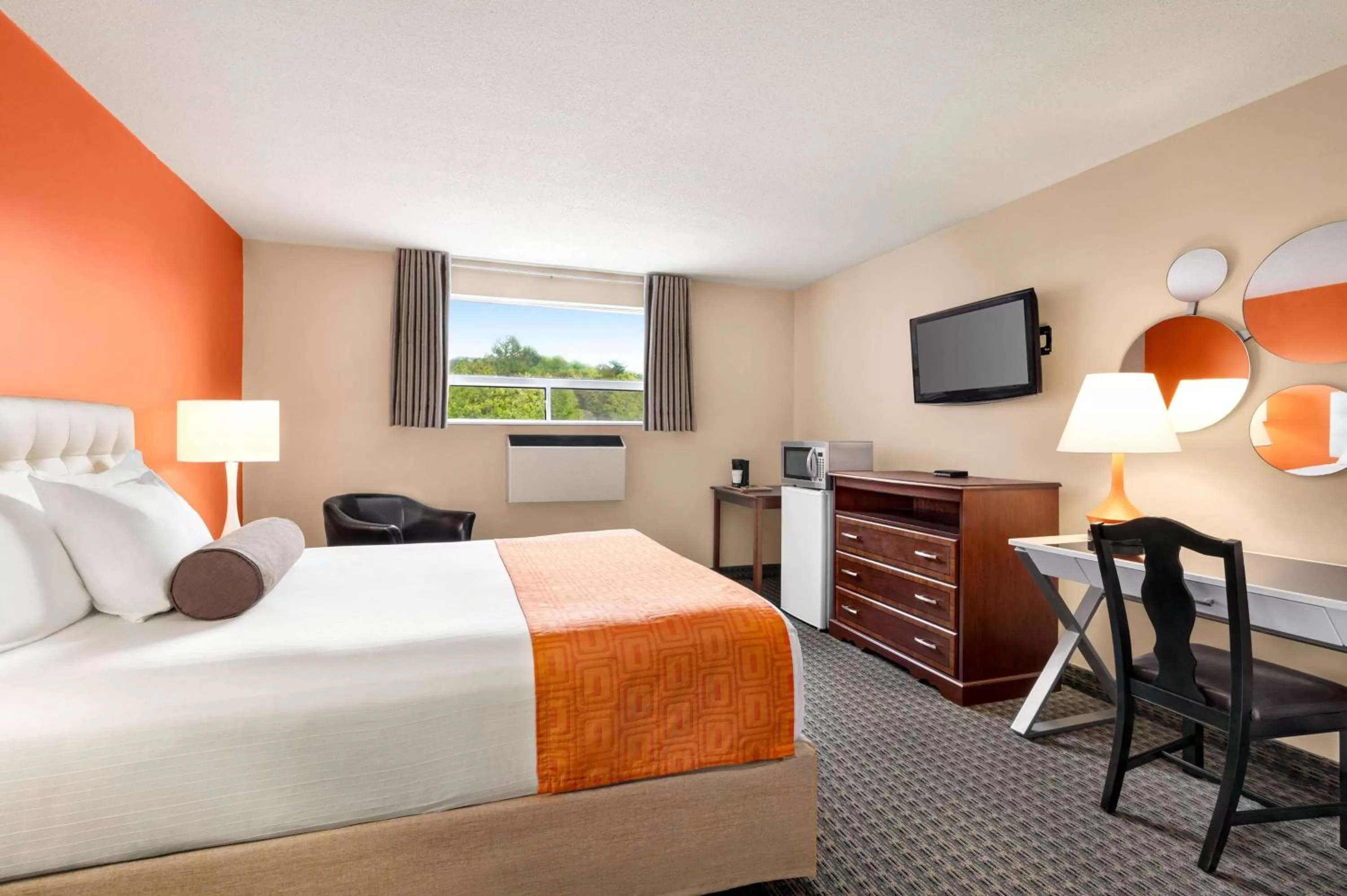 Bedroom, Bed in Howard Johnson by Wyndham Gravenhurst