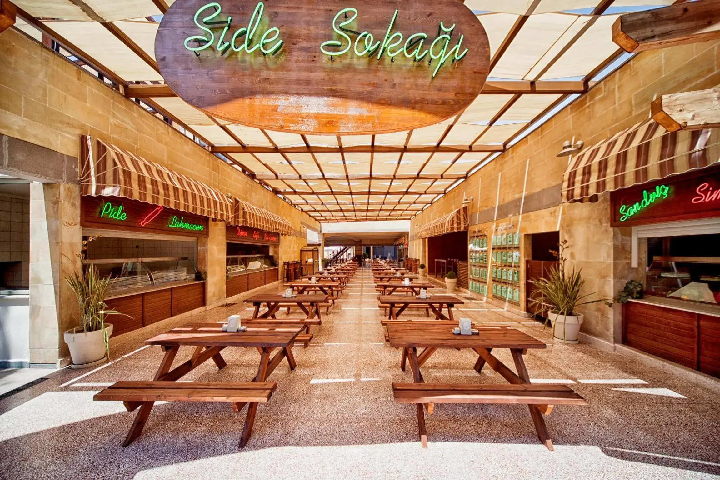 Restaurant/places to eat in Sueno Hotels Beach Side