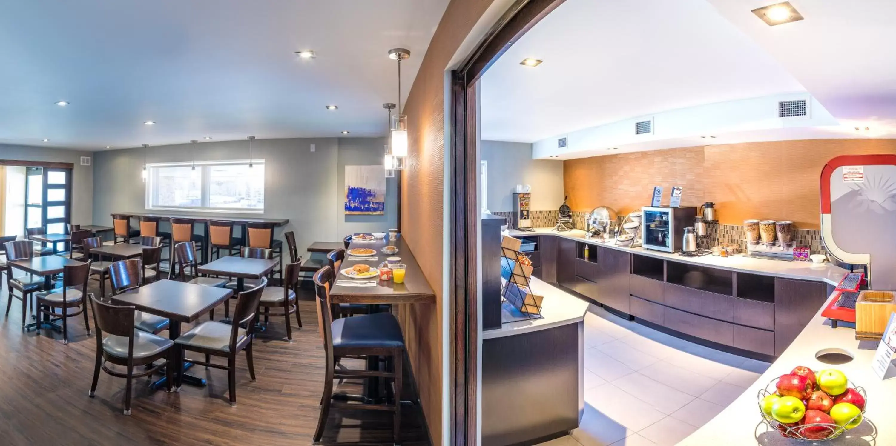 Continental breakfast, Restaurant/Places to Eat in Best Western Plus Mont-Laurier