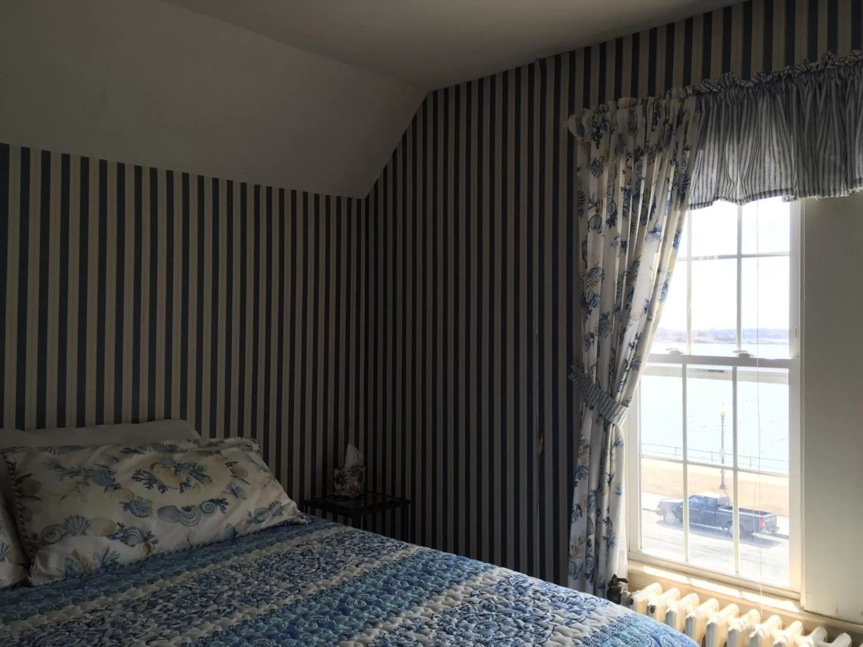 Decorative detail, Bed in Harborview Inn