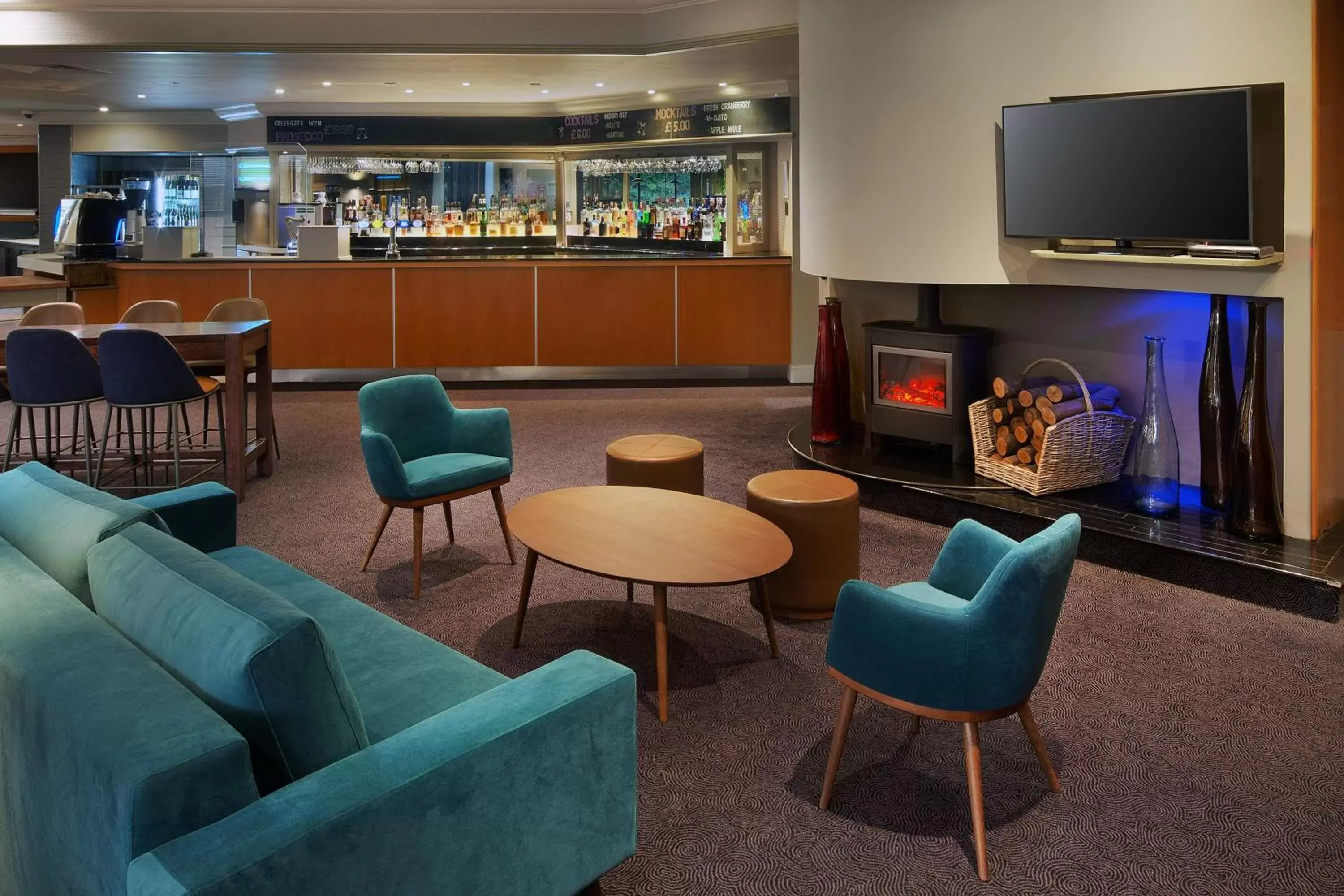 Lounge or bar, Lounge/Bar in DoubleTree by Hilton Manchester Airport