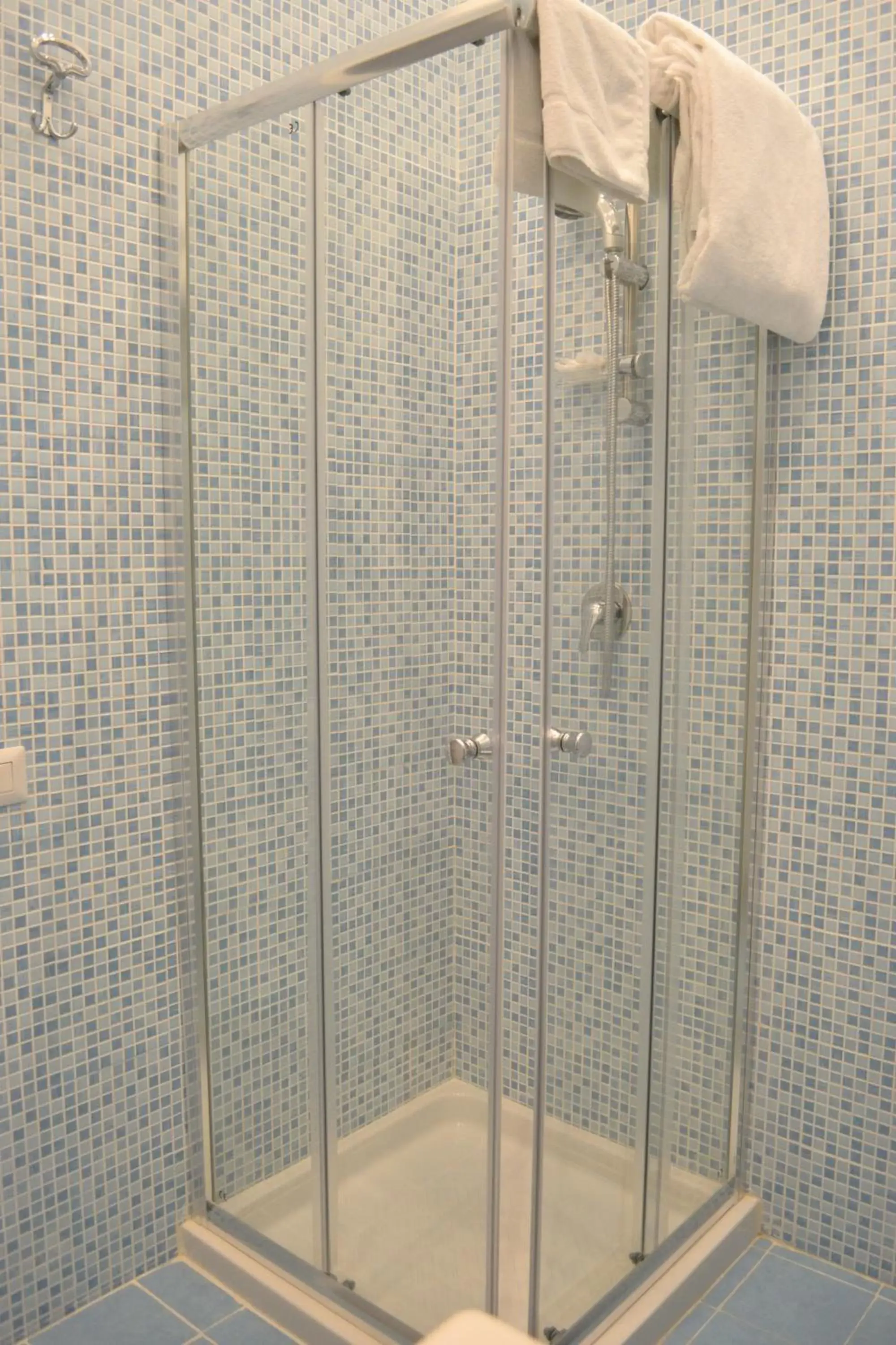Shower, Bathroom in Le Stanze di Dolly