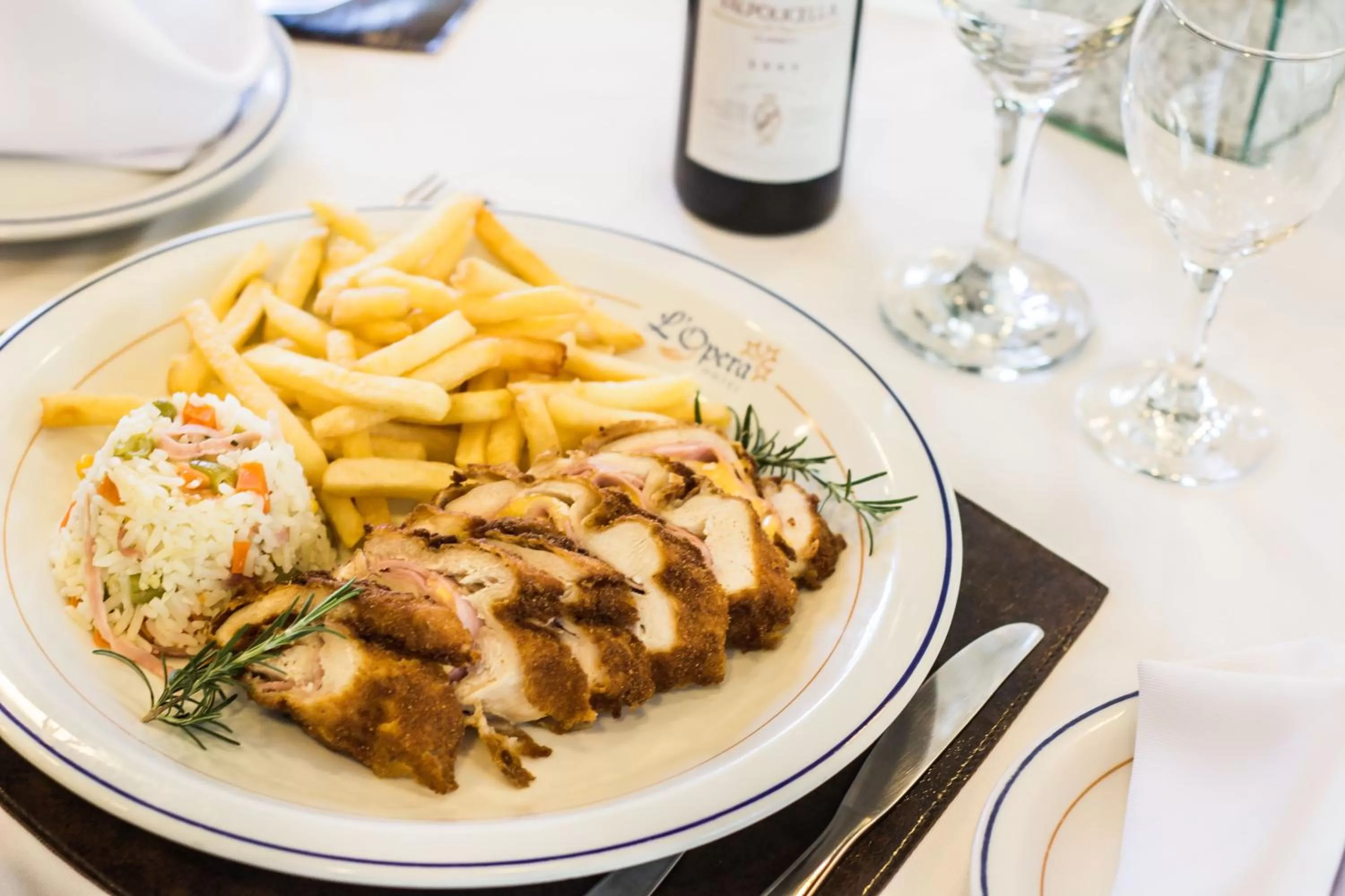 Restaurant/places to eat in L'Opera Hotel