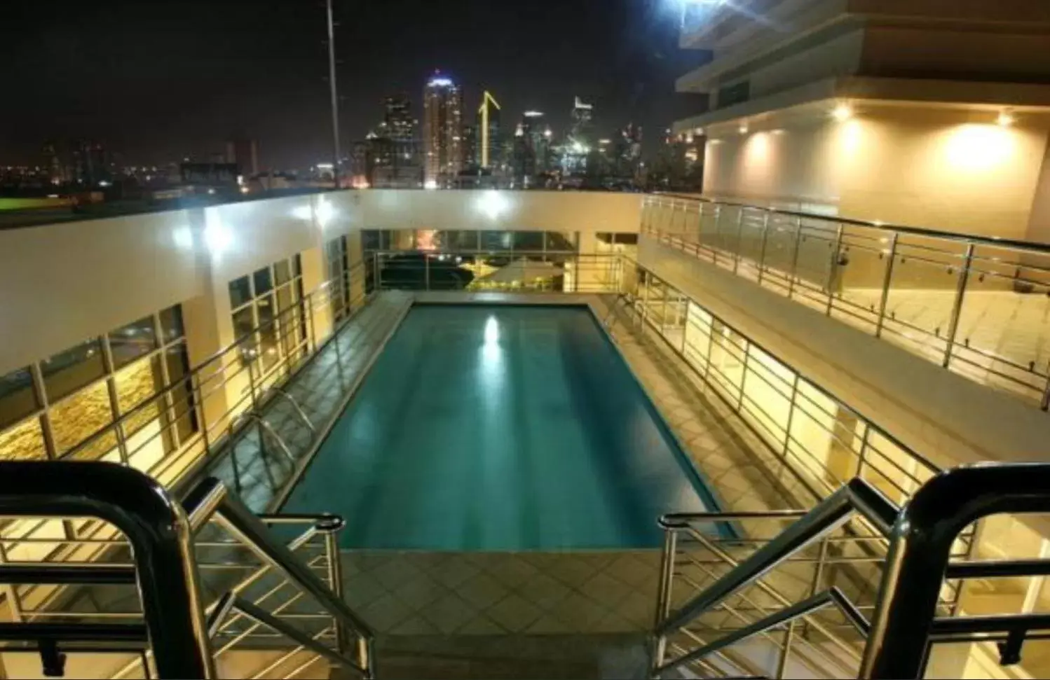 Swimming Pool in Herald Suites Solana