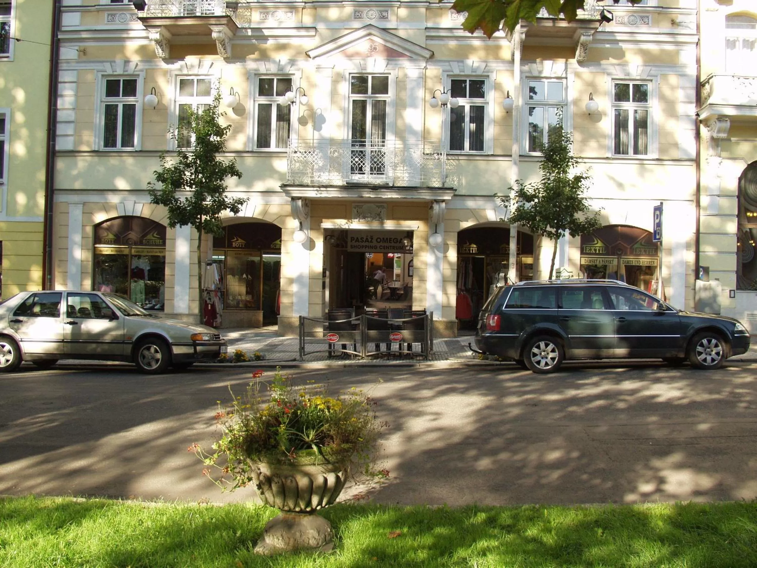 Facade/entrance in Apartma La Provence