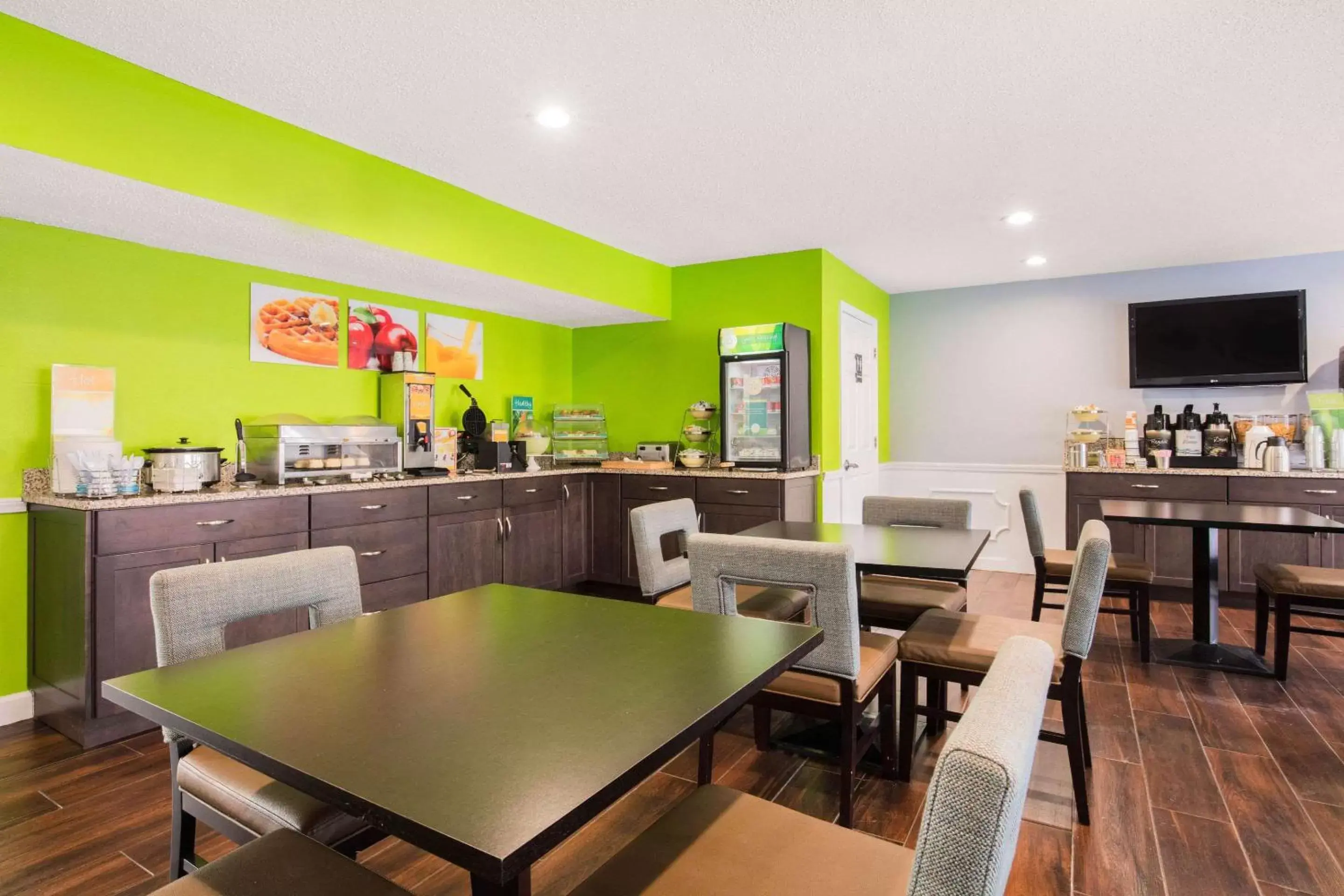 Restaurant/places to eat in Quality Inn Trussville I-59 exit 141 Restaurant/places to eat in Quality Inn Trussville I-59 exit 141