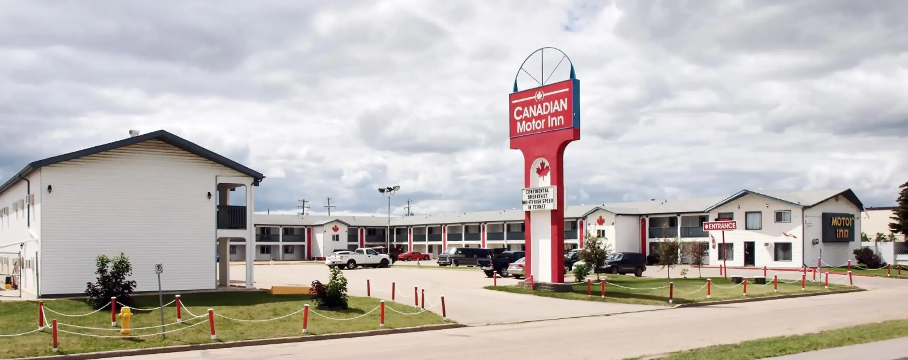 Street view, Property Building in Canadian Motor Inn